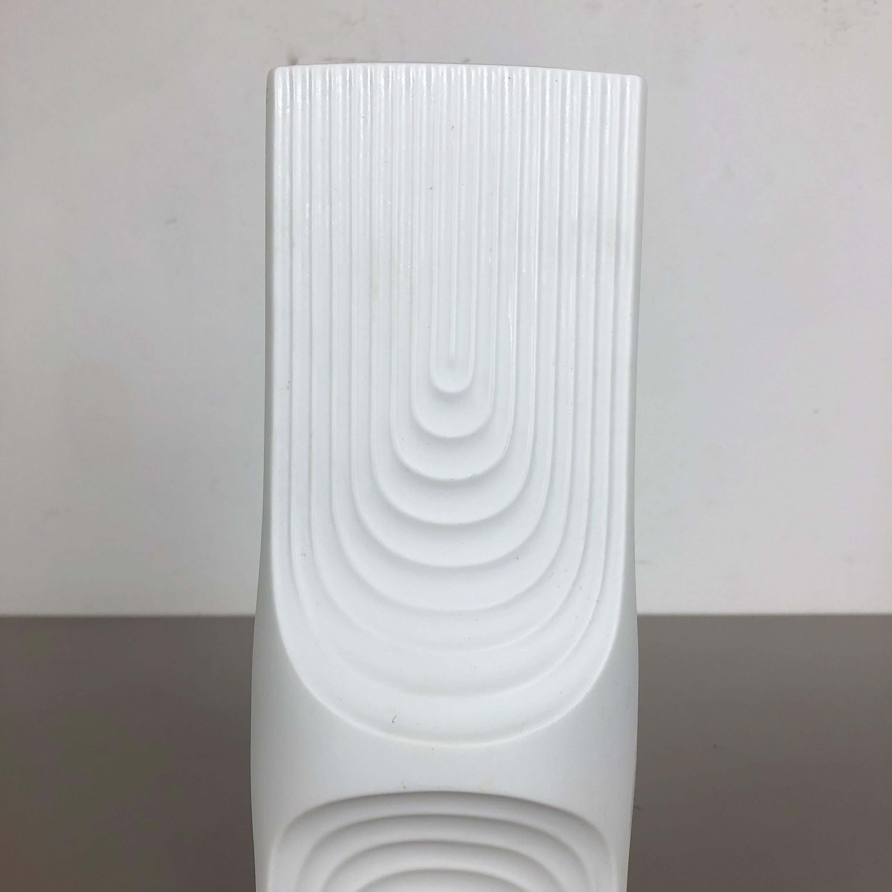 Original 1970s OP Art Biscuit Porcelain German Vase Made by AK Kaiser, Germany For Sale 5