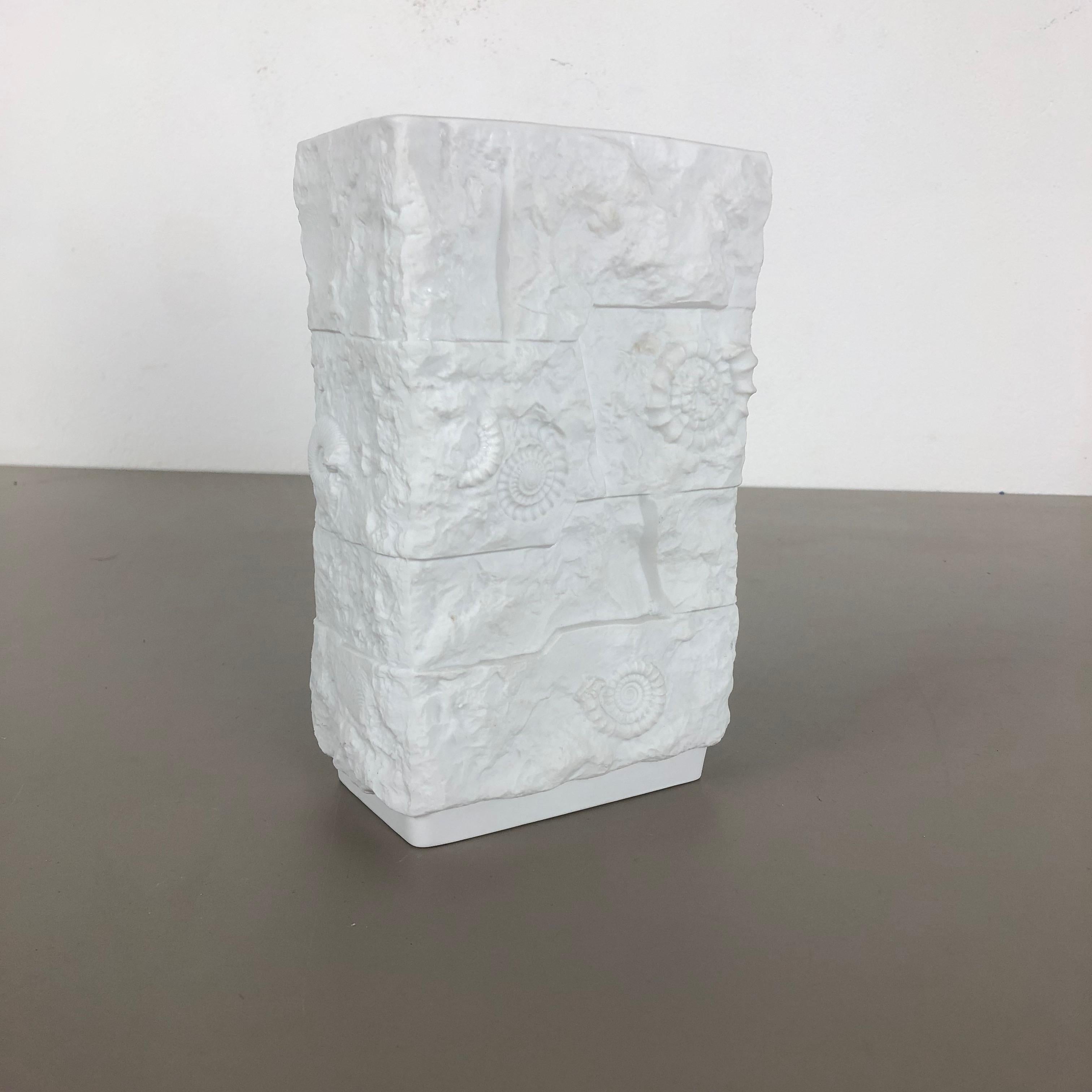Vaso originale OP Art Biscuit Porcelain tedesco degli anni '70 realizzato da AK Kaiser, Germania in vendita 4