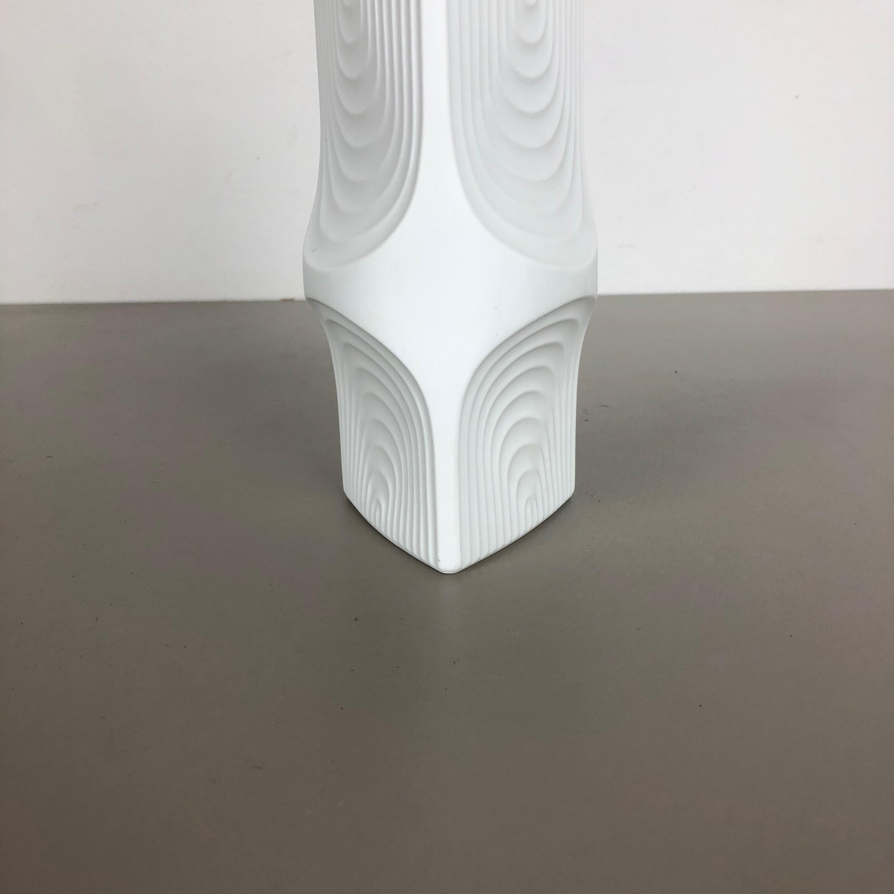 Tedesco Vaso originale OP Art Biscuit Porcelain tedesco degli anni '70 realizzato da AK Kaiser, Germania in vendita