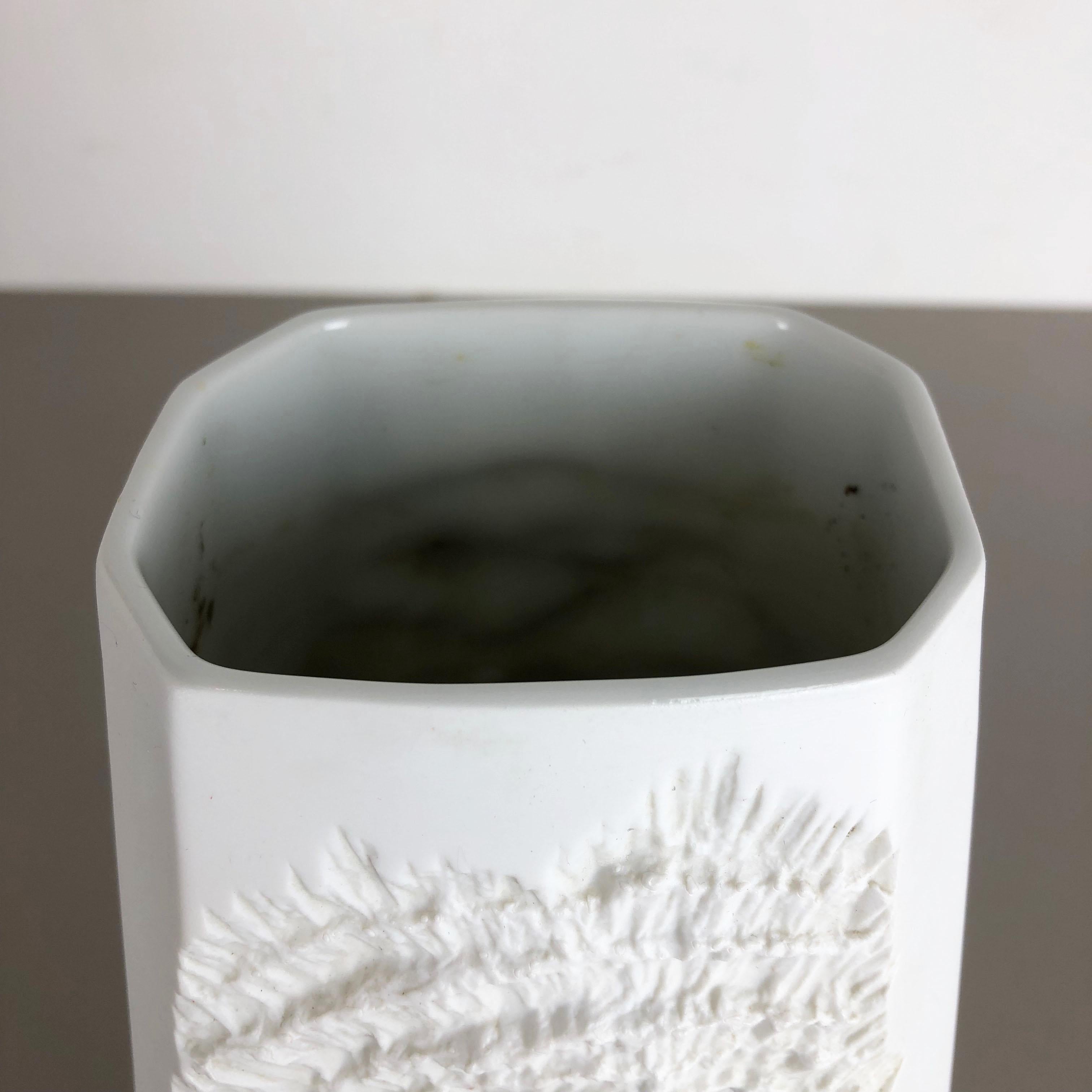 XX secolo Vaso originale OP Art Biscuit Porcelain tedesco degli anni '70 realizzato da AK Kaiser, Germania in vendita