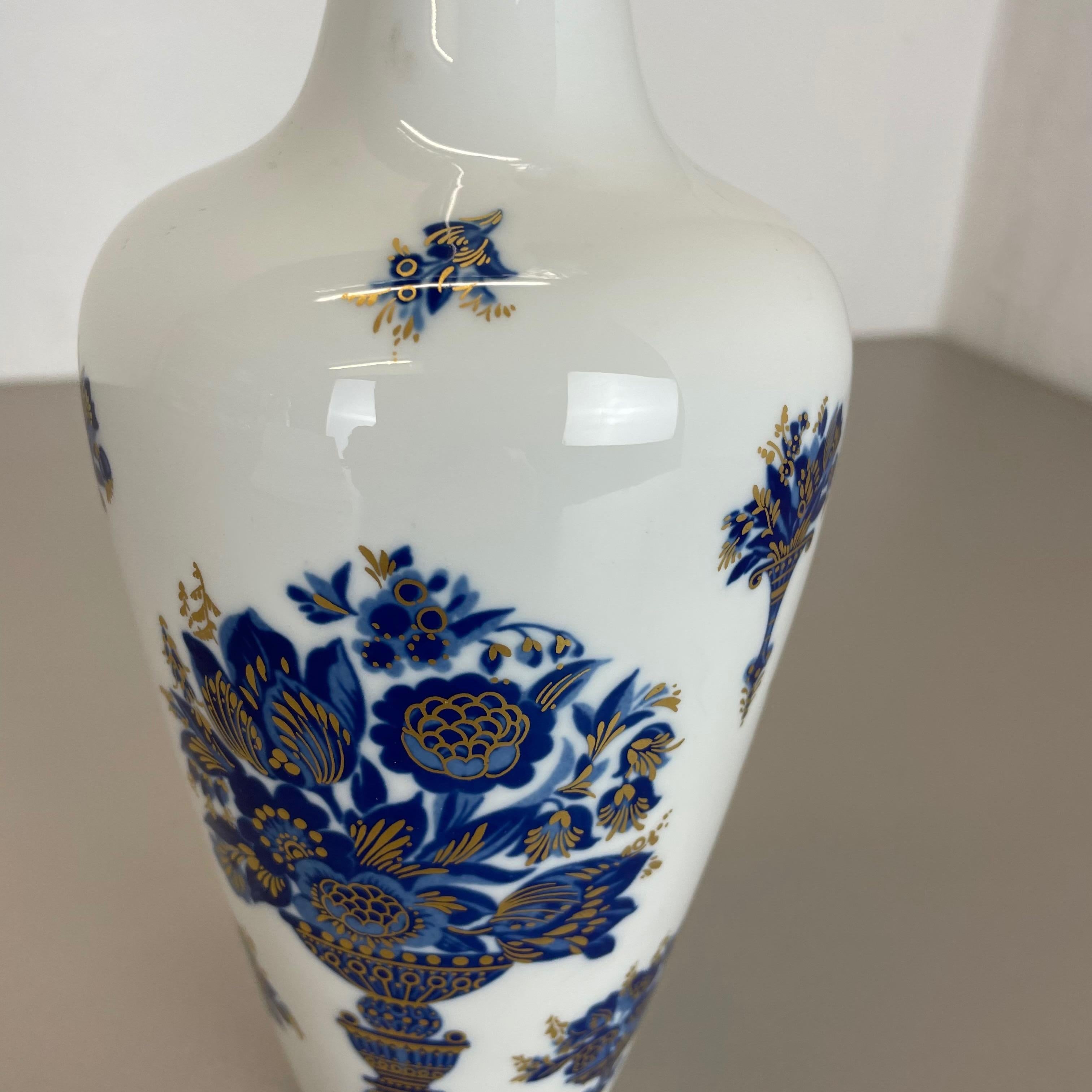 Original 1970s Op Art Vase Porcelain German Vase by Heinrich Ceramics, Germany In Good Condition For Sale In Kirchlengern, DE