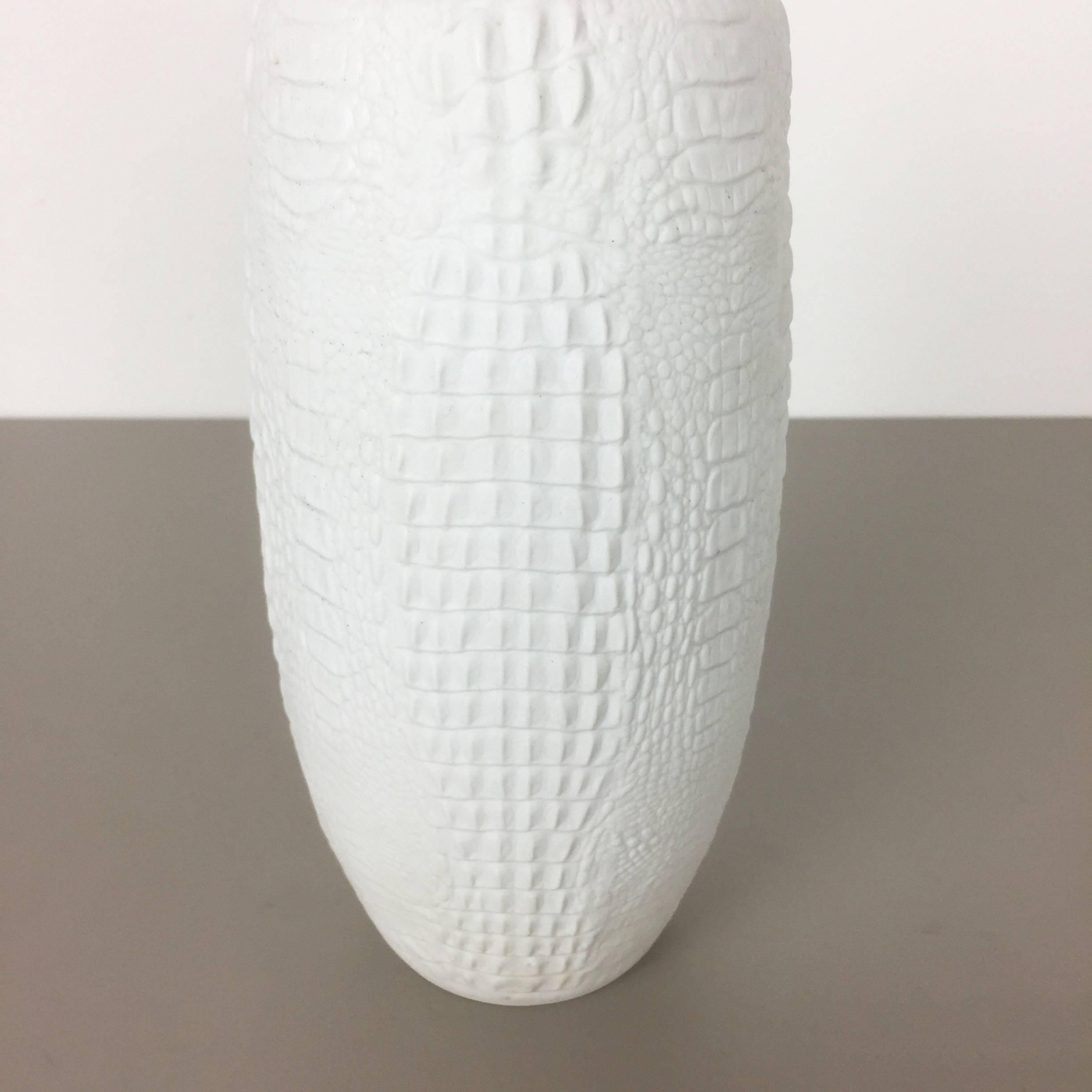 Tedesco Vaso Op Art in porcellana originale degli anni '70 realizzato da AK Kaiser, Germania in vendita