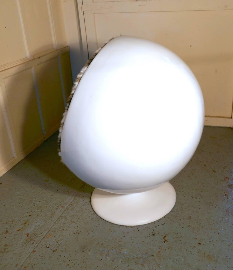 Original 1970s Retro Egg Pod Chair for Child For Sale at 1stDibs