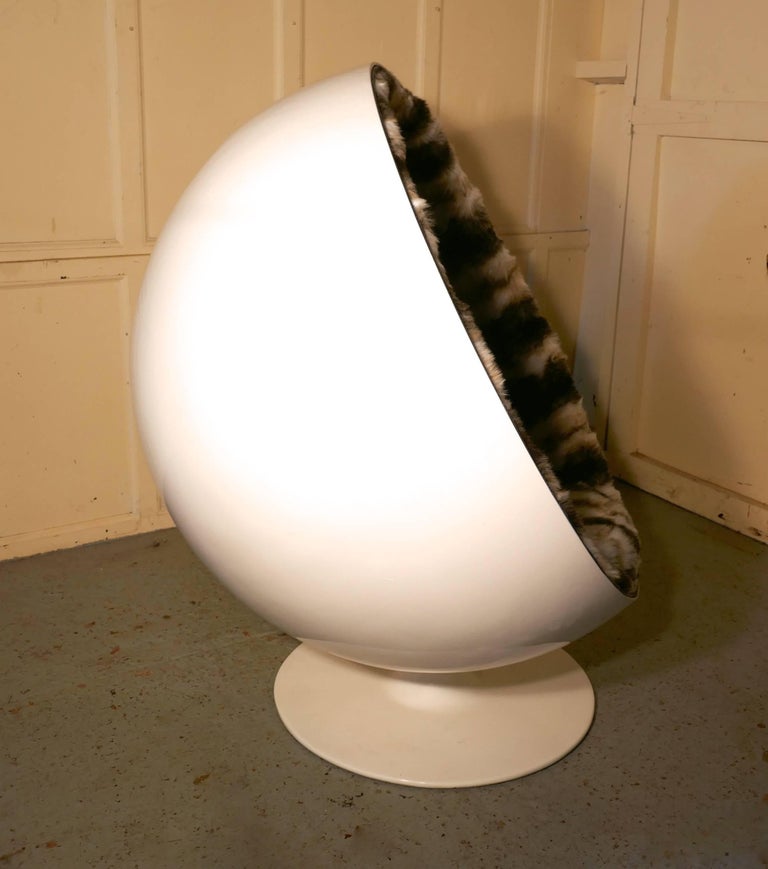 Original 1970s Retro Egg Pod Chair For Sale at 1stdibs