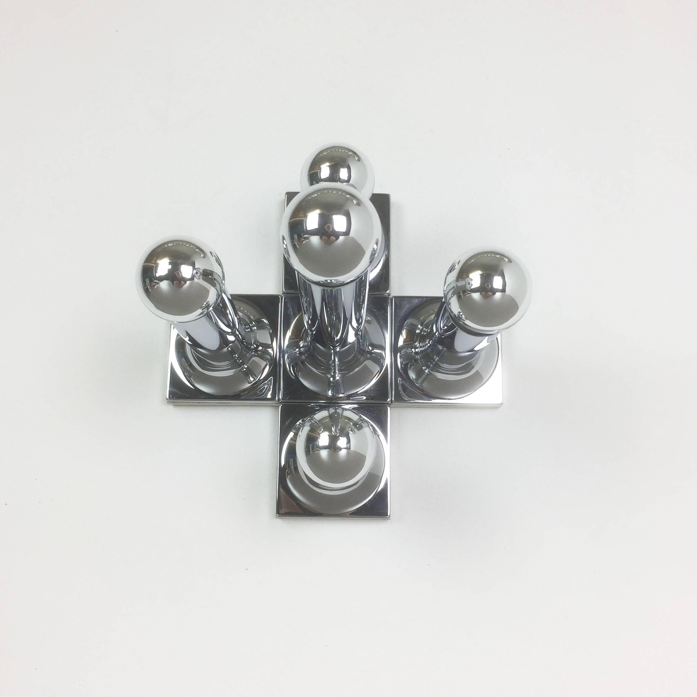 Article:

Set of five tube table lights for ceiling or wall fixation


Design:

Rolf Krüger


Producer:

Staff, Germany



Origin:

Germany



Age:

1970s




Description:


Original 1970s chromed metal light made by