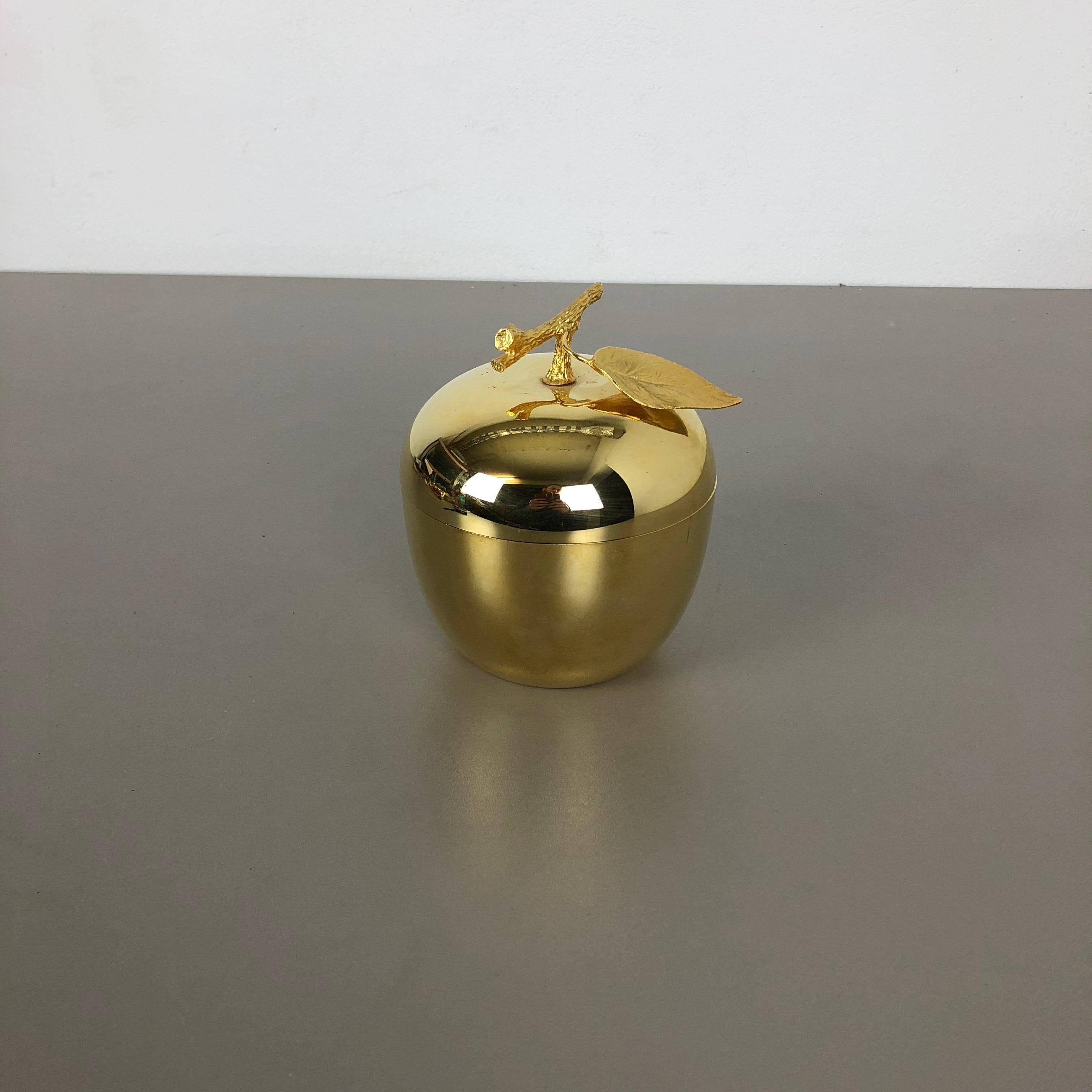 golden apple urn