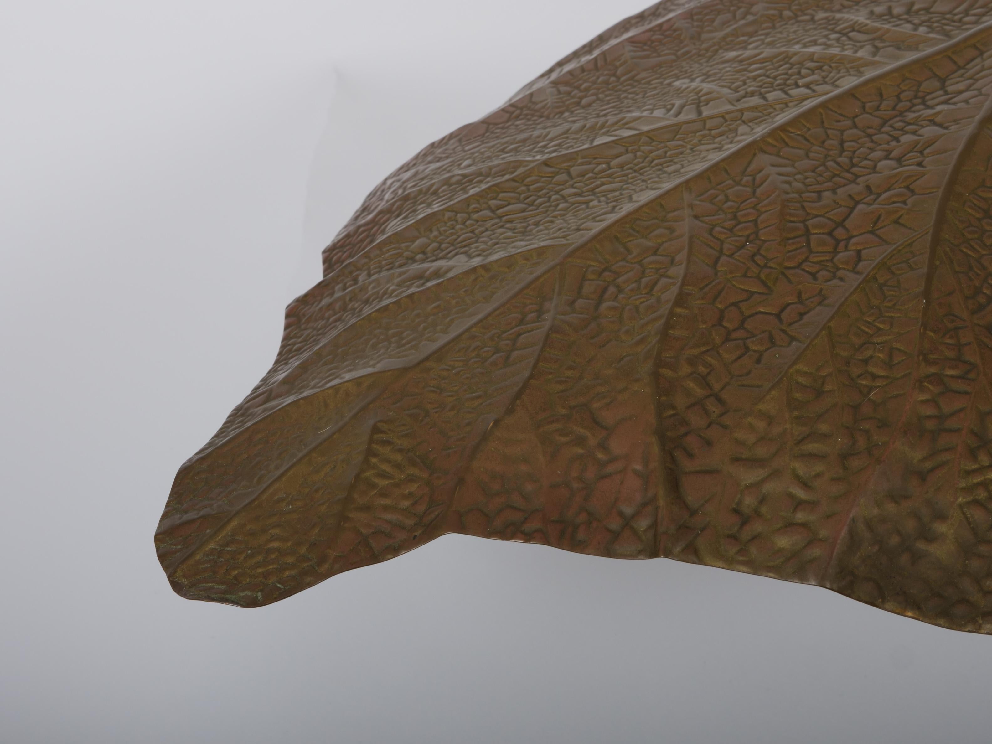 Original 1970s Tommaso Barbi for Bottega Gadda two leaf rhubarb table light In Good Condition For Sale In London, GB