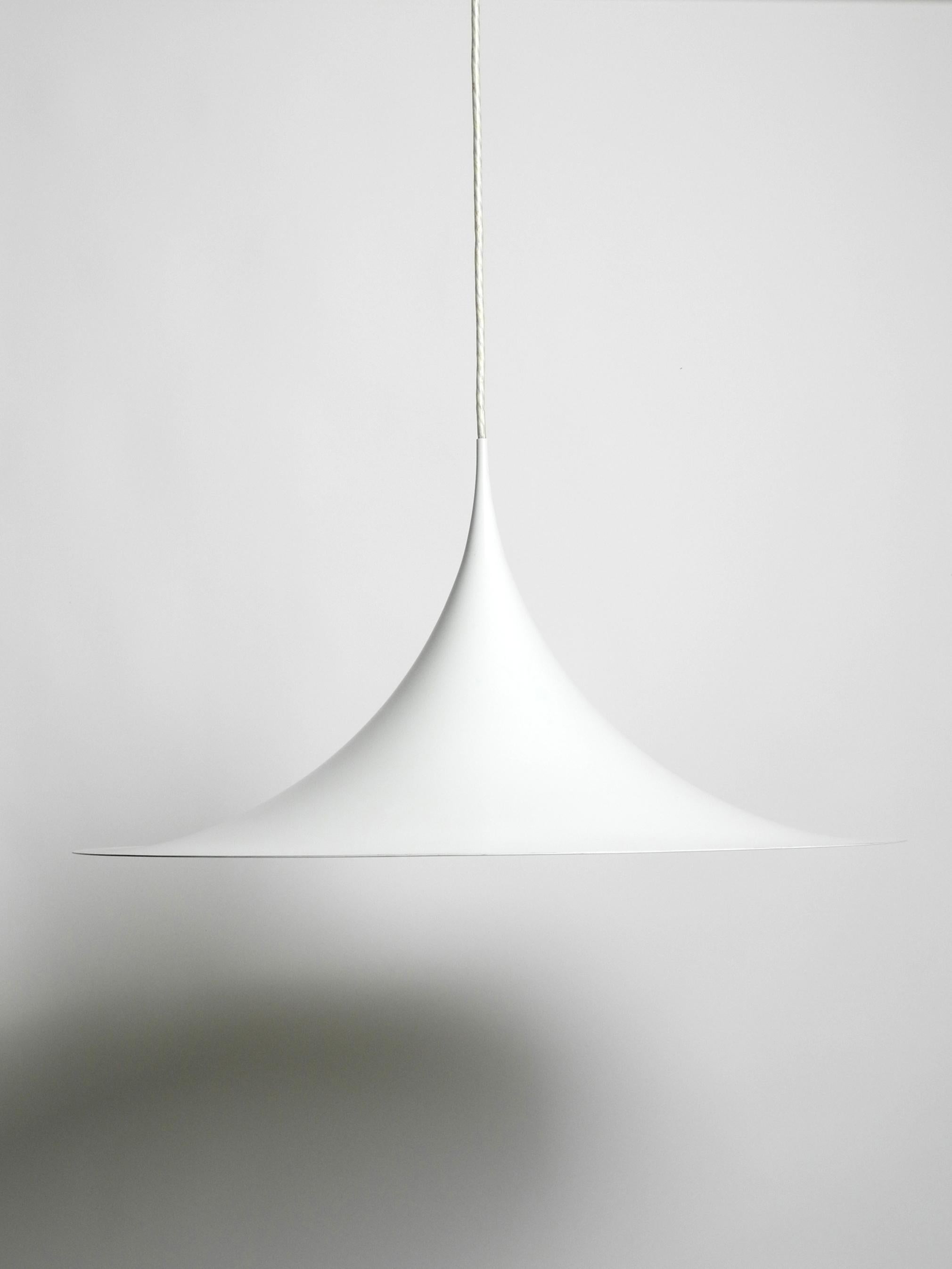 Lampe suspendue XXL Fog & Morup des années 1970, semi blanche avec diamètre de 70 cm en vente 1