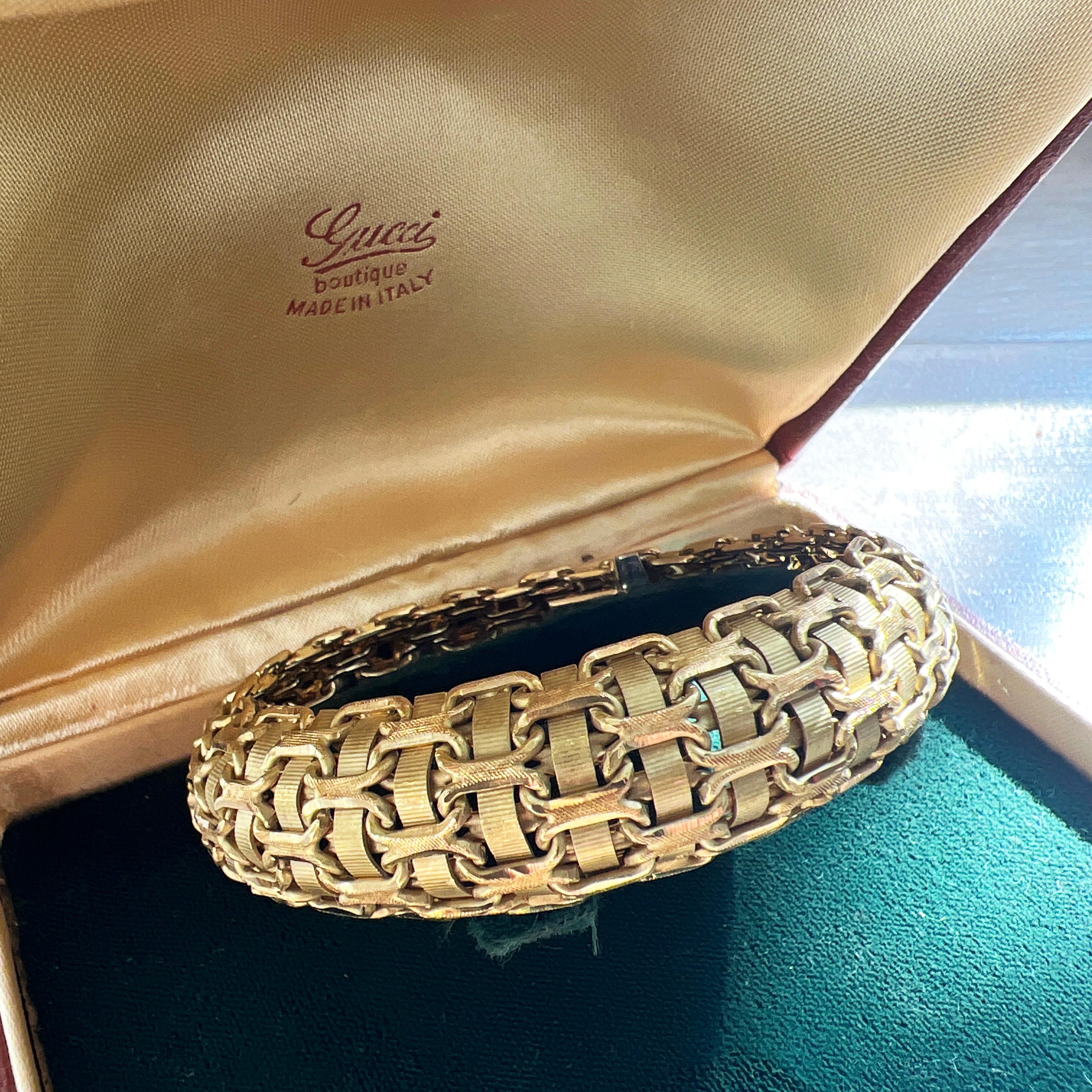Original 1973 Gucci New York 18Kt Yellow Gold Bangle Bracelet For Sale 6