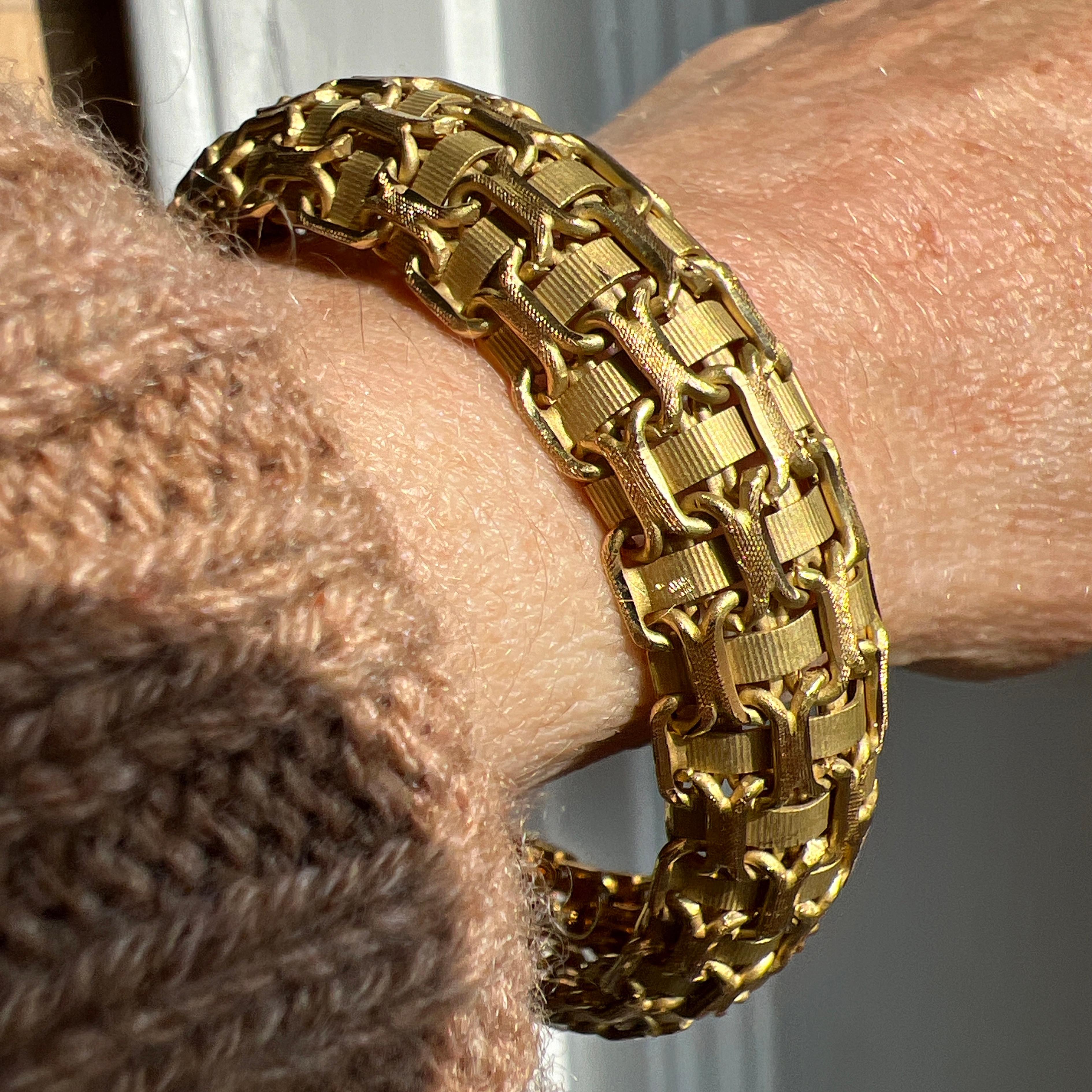 Original 1973 Gucci New York 18Kt Yellow Gold Bangle Bracelet For Sale 8