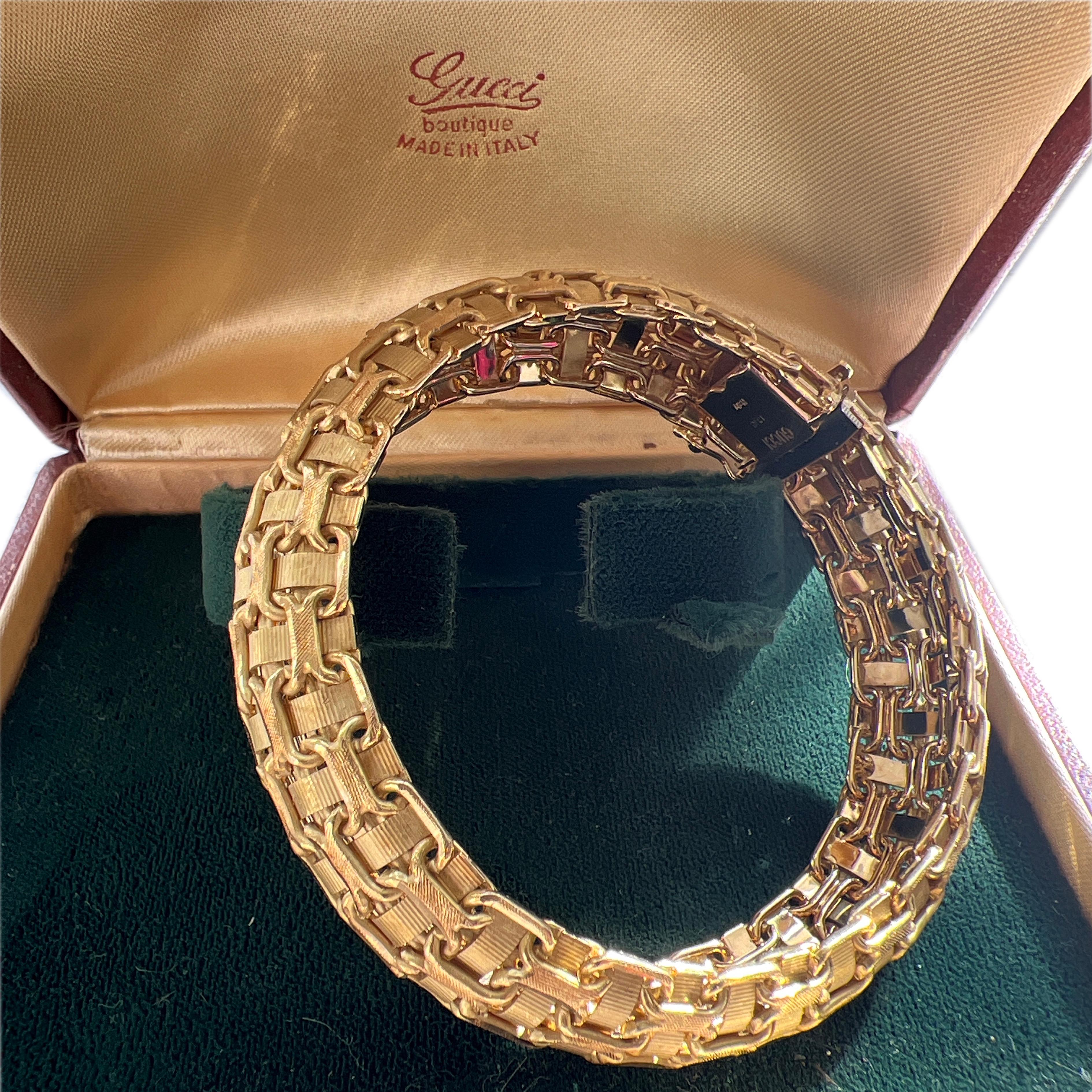 Original 1973 Gucci New York 18Kt Yellow Gold Bangle Bracelet For Sale 9
