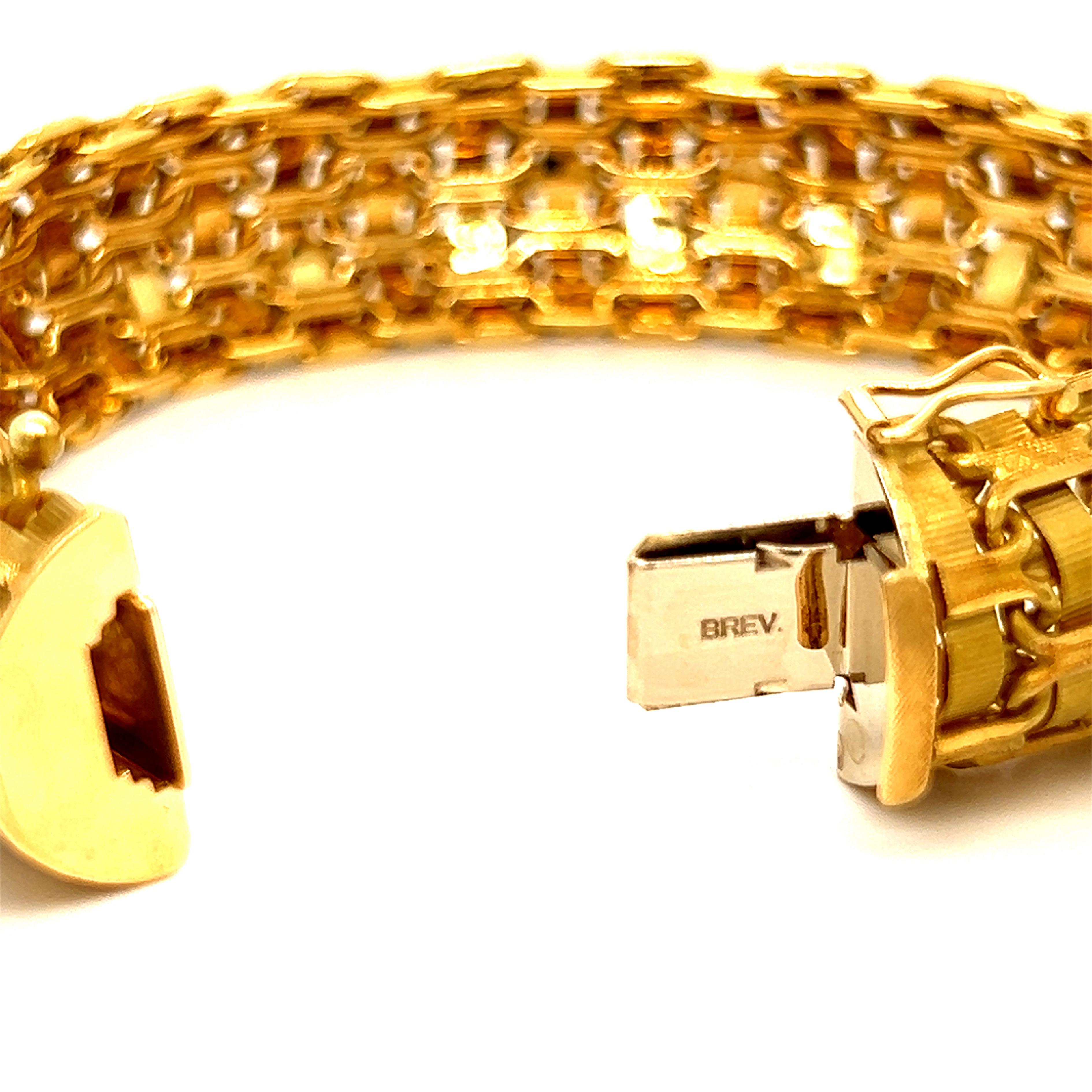 Original 1973 Gucci New York 18Kt Yellow Gold Bangle Bracelet In Excellent Condition For Sale In Valenza, IT