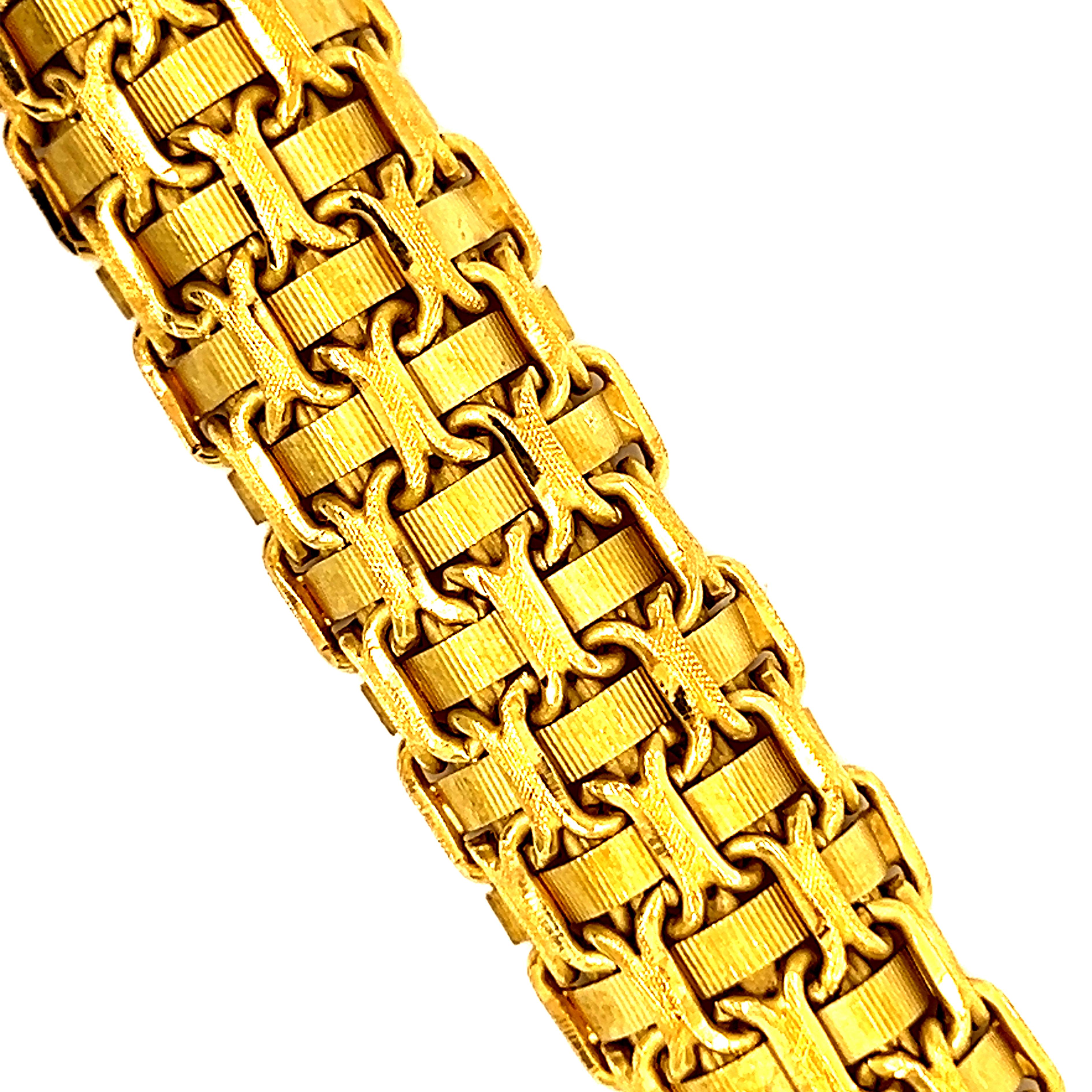 Women's Original 1973 Gucci New York 18Kt Yellow Gold Bangle Bracelet For Sale