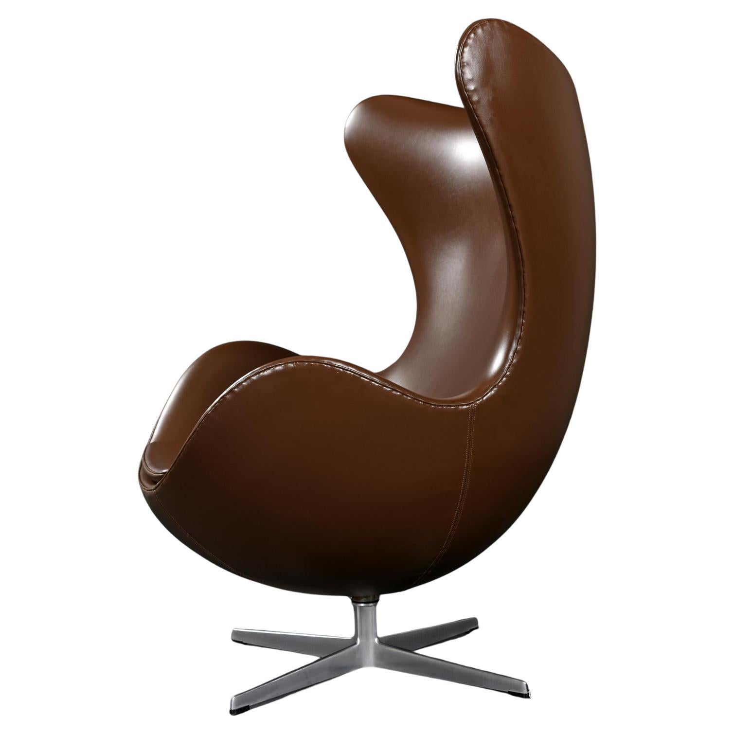 1974 Brown Leather Arne Jacobsen for Fritz Hansen Egg Chair & Ottoman en venta 1