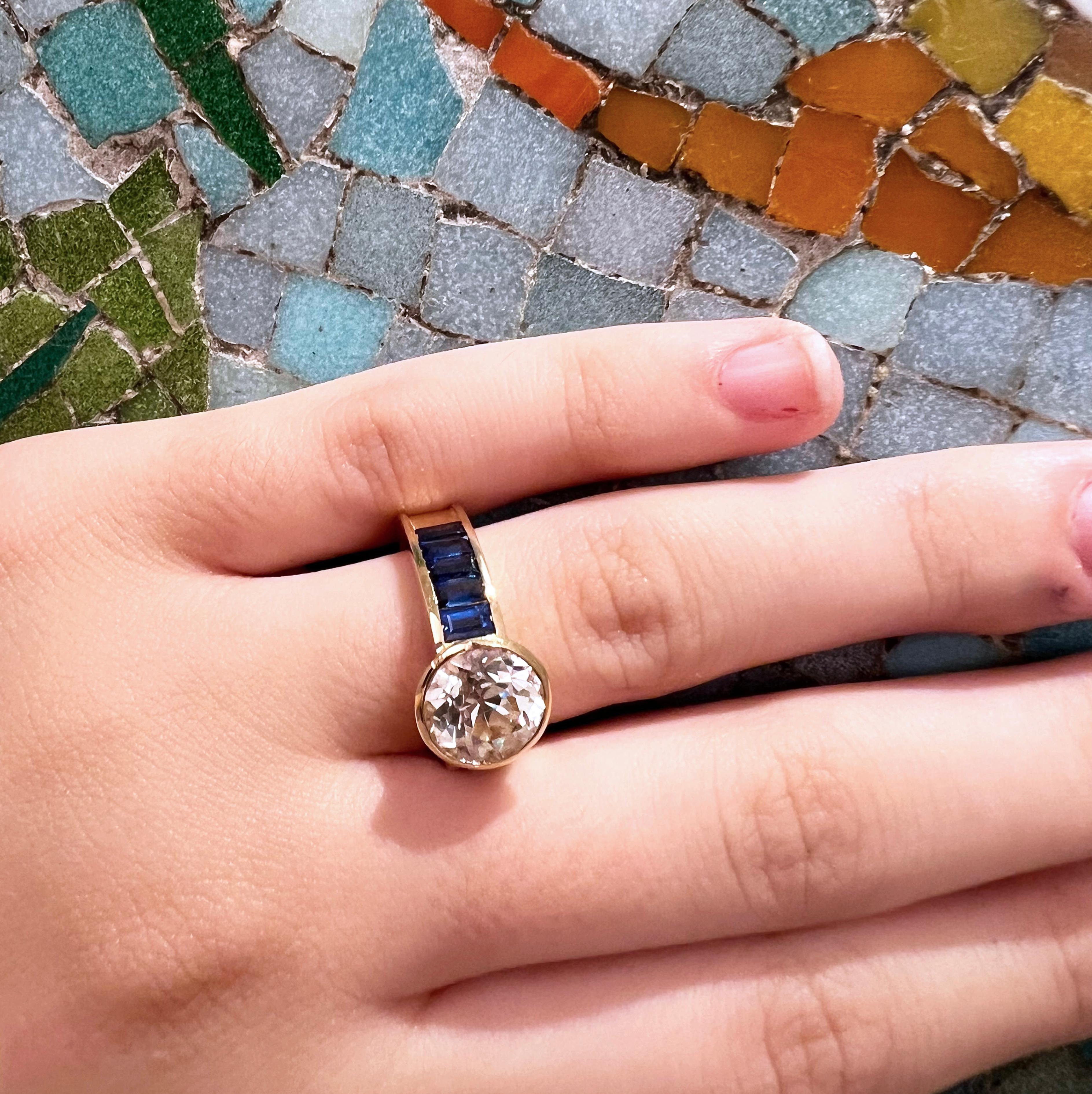 Original 1980 3.29Kt White Diamond 1.96 Kt Blue Sapphire Baguette Cocktail Ring For Sale 2