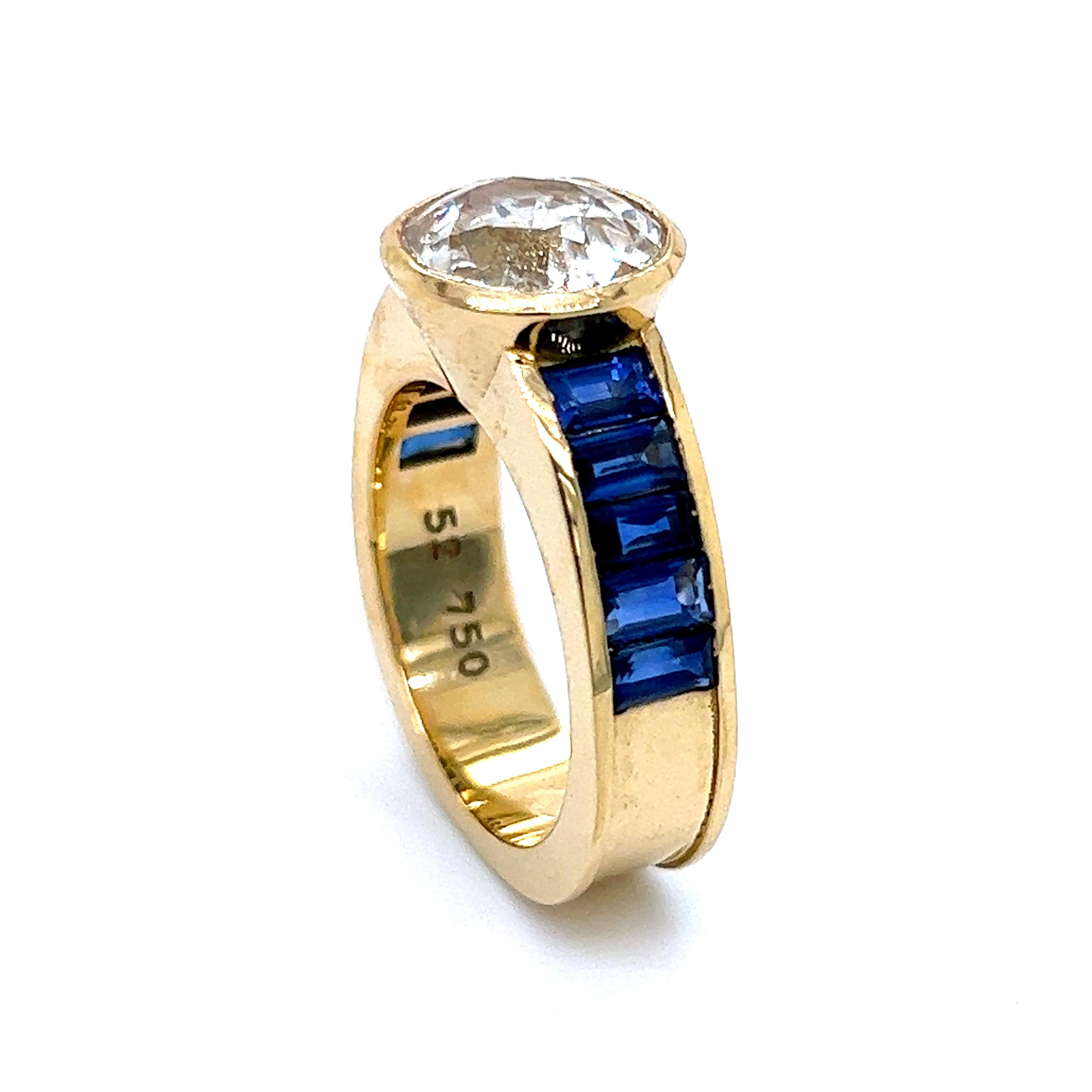 Taglio antico europeo Anello da cocktail originale del 1980 con diamante bianco da 3,29 carati e zaffiro blu da 1,96 carati in vendita