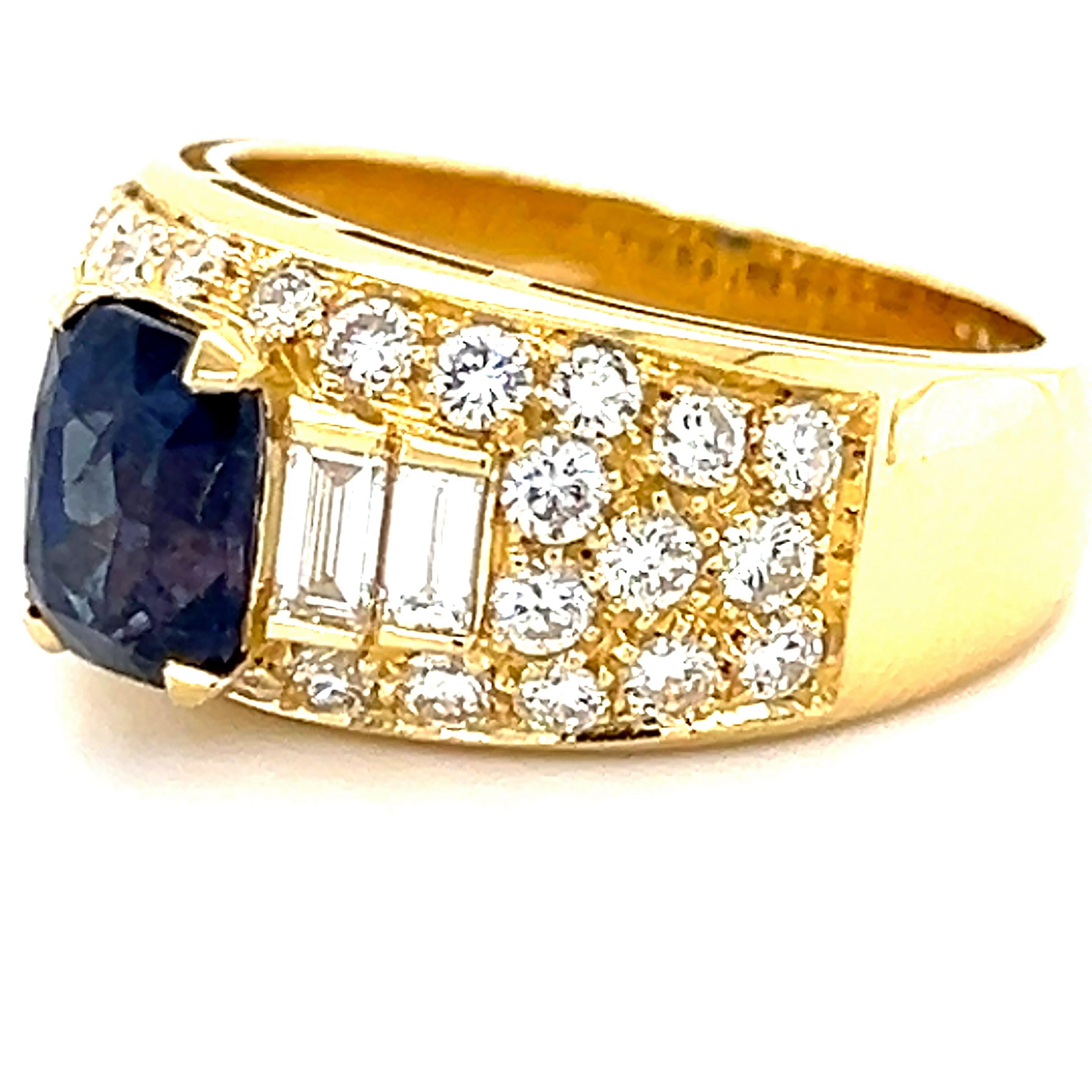 Cushion Cut Original 1980 BULGARI 2.08 Carat IGI Certified No Heat Sapphire Trombino Ring