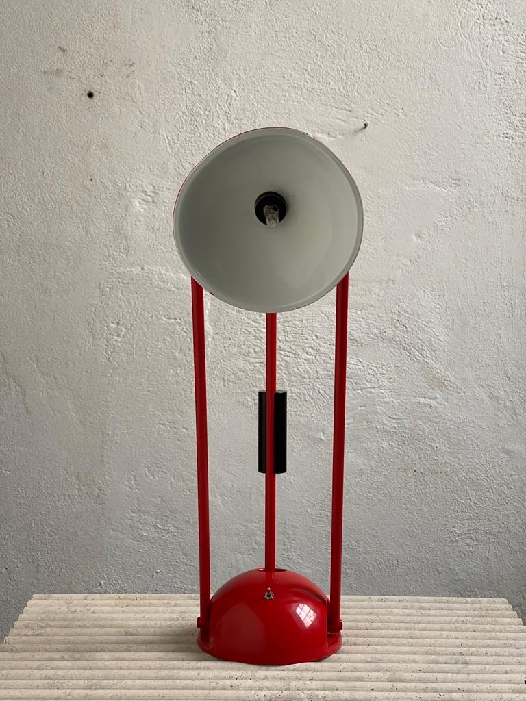 Original 1980s Vintage Table Lamp in Metal, Akcryl and Red Varnish For Sale 3