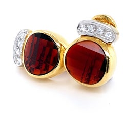 Original 1988 Pomellato A1136 White Diamond Red Garnet Yellow Gold Clip Earrings