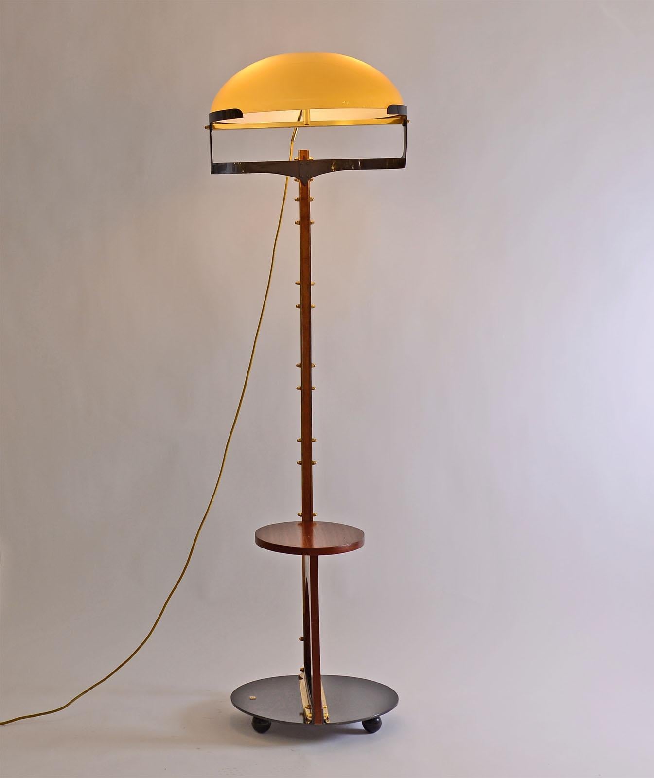 Original Stehlampe von Luigi Blau aus dem Jahr 1989, einzigartiges Stück im Zustand „Gut“ im Angebot in Vienna, AT