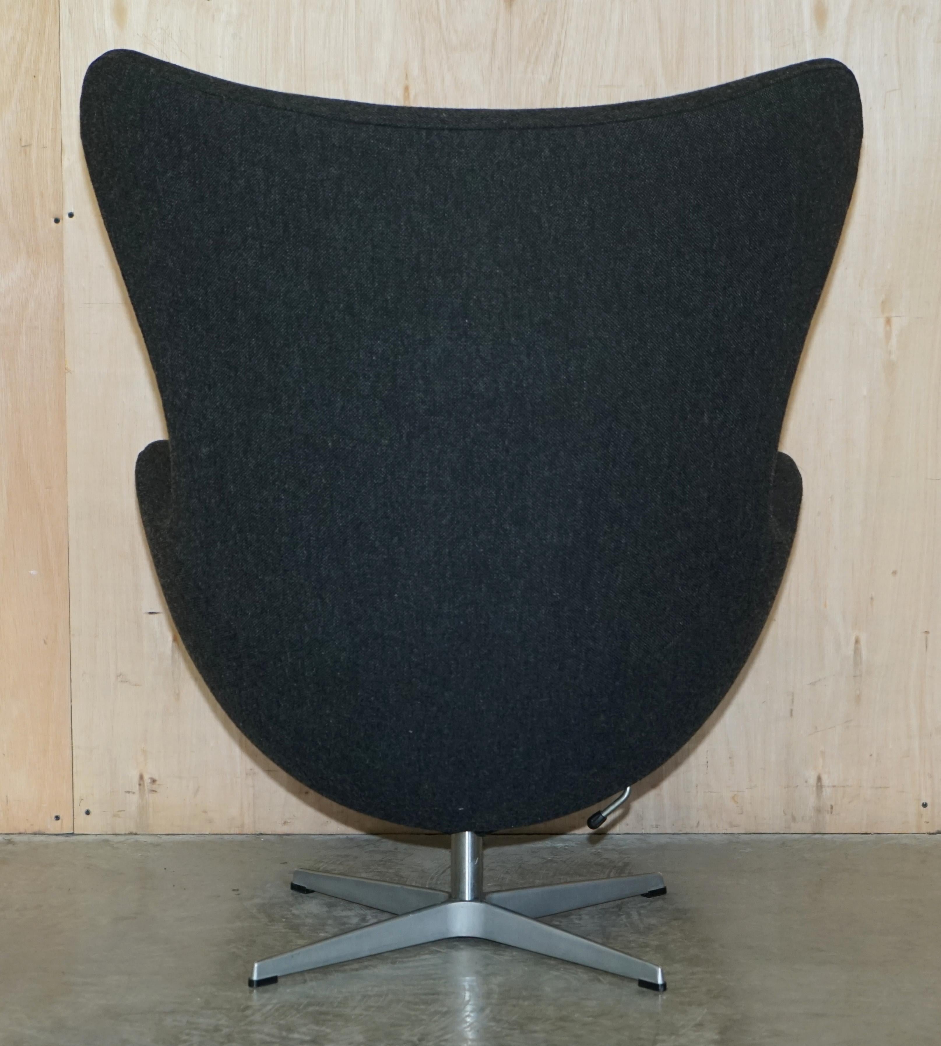 Original 1996 Stamped Fritz Hansen Egg Chair in Black / Grey Fabric For Sale 9