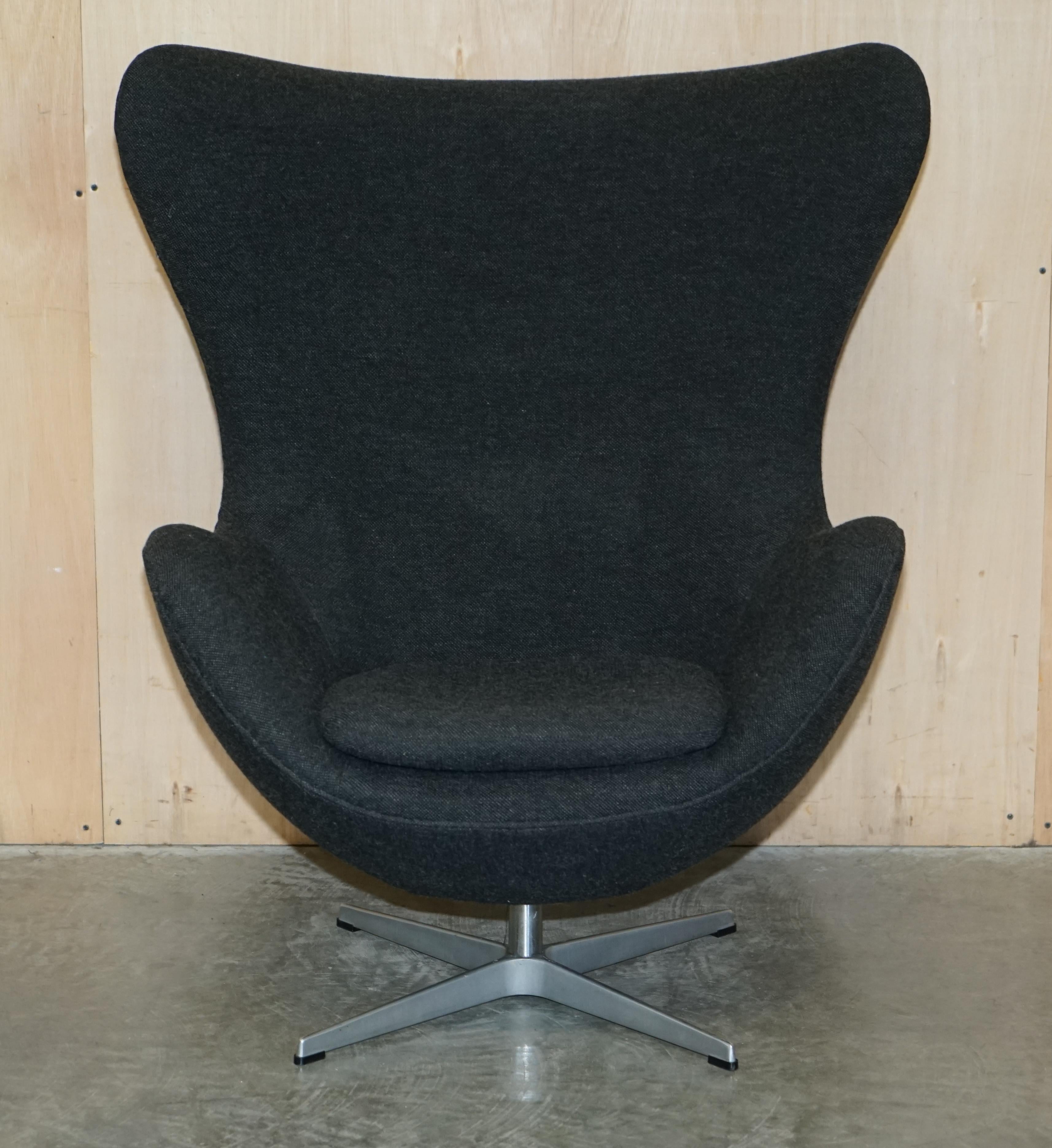 Mid-Century Modern Original 1996 Stamped Fritz Hansen Egg Chair in Black / Grey Fabric For Sale