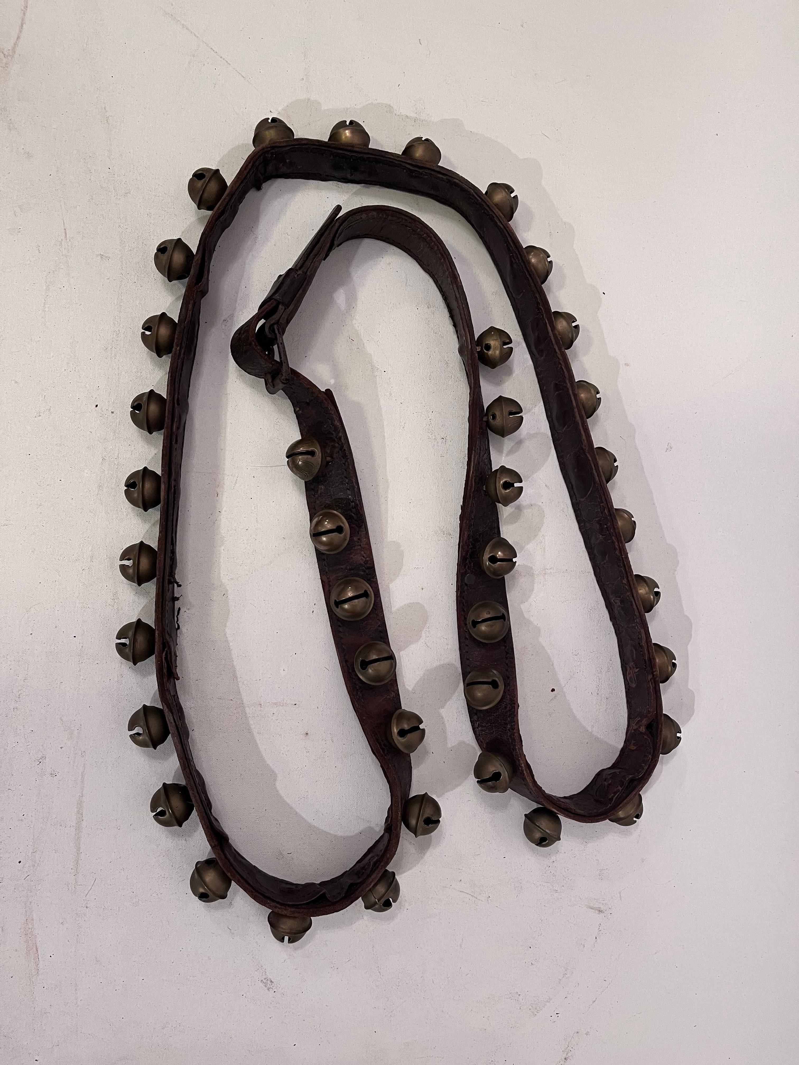 Original 19th C Sleigh Bells - Extra lang - Perfekter Jingle Bells Sound 39 Glocken! im Angebot 4