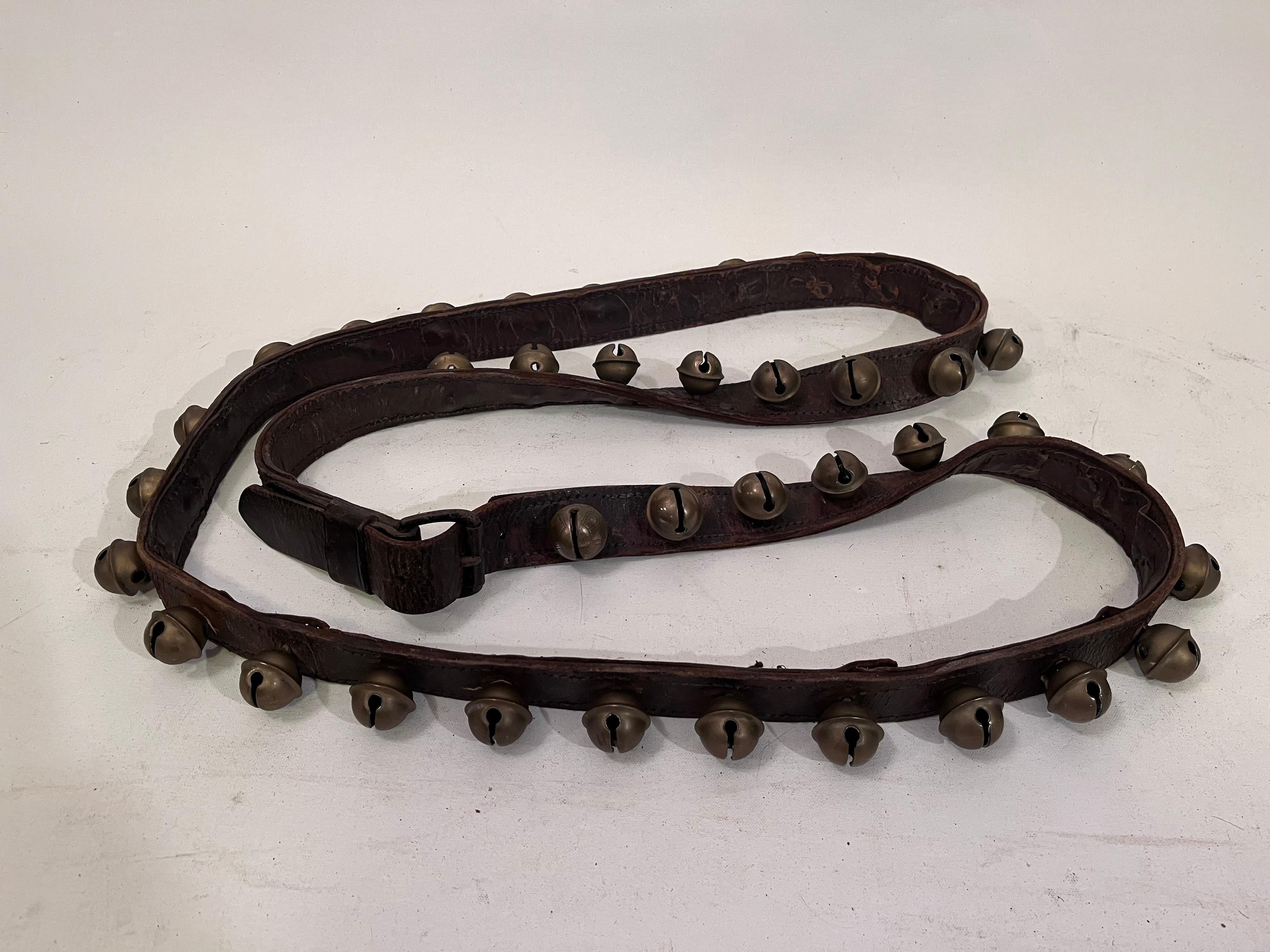 Original 19th C Sleigh Bells - Extra lang - Perfekter Jingle Bells Sound 39 Glocken! im Angebot 5