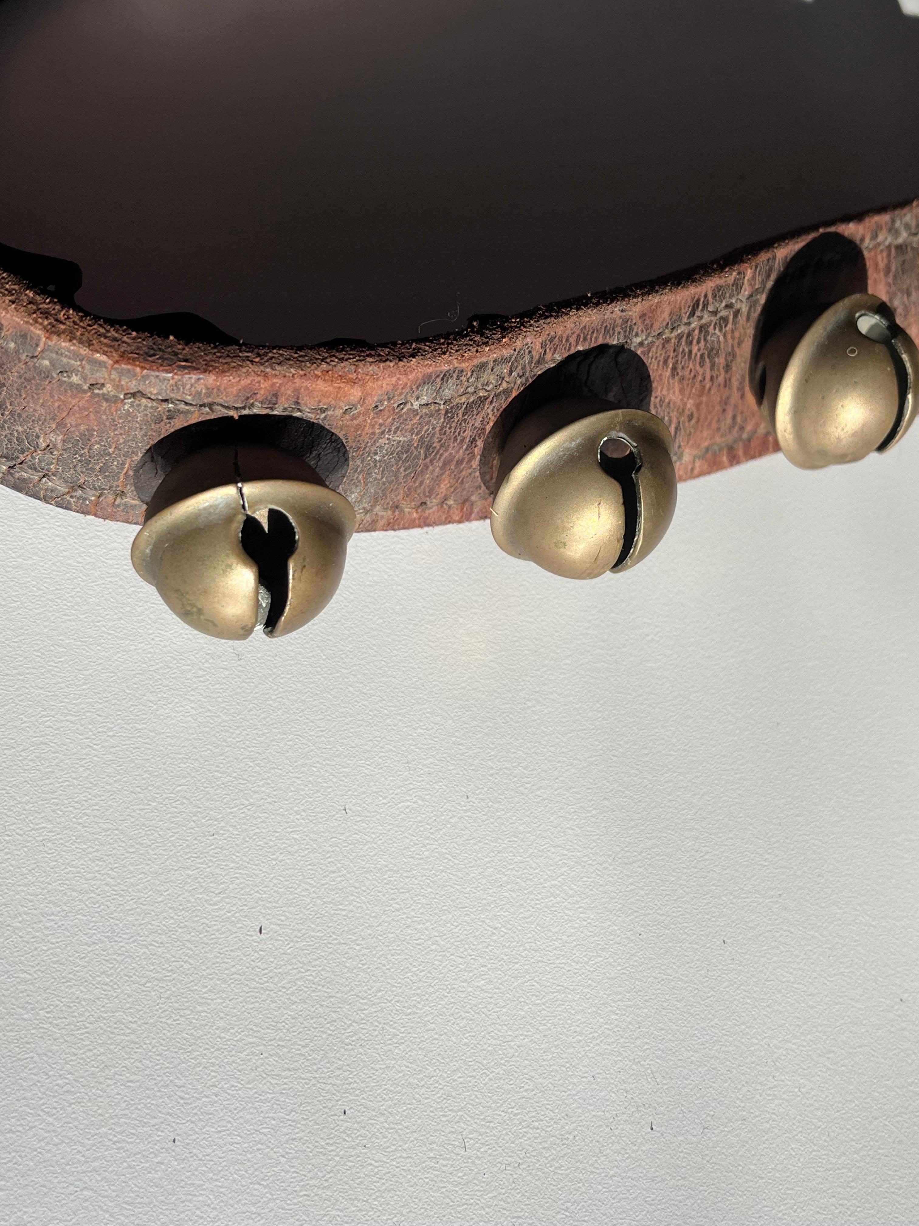 Original 19th C Sleigh Bells - Extra lang - Perfekter Jingle Bells Sound 39 Glocken! im Angebot 6