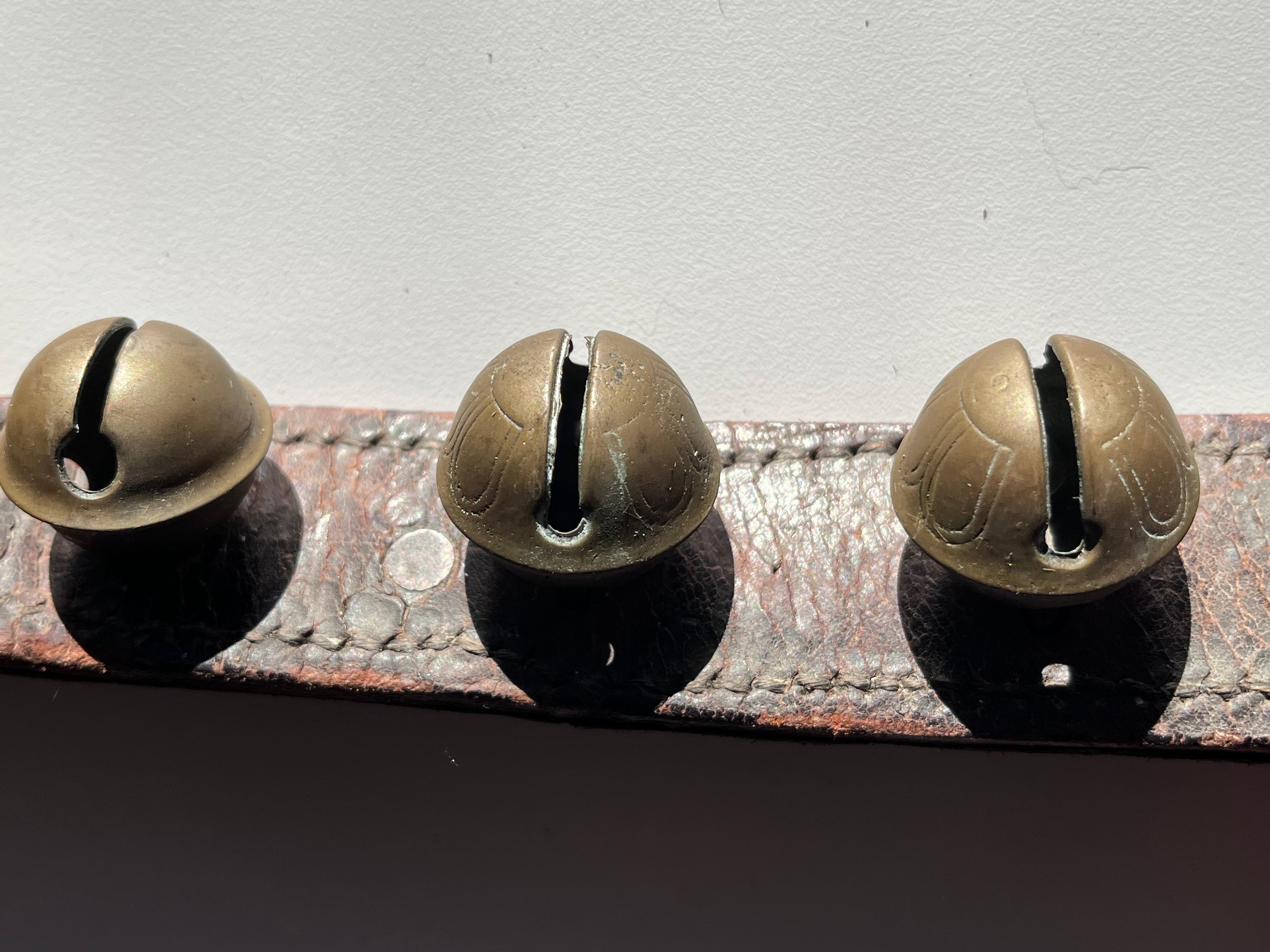 Original 19th C Sleigh Bells - Extra lang - Perfekter Jingle Bells Sound 39 Glocken! im Angebot 8