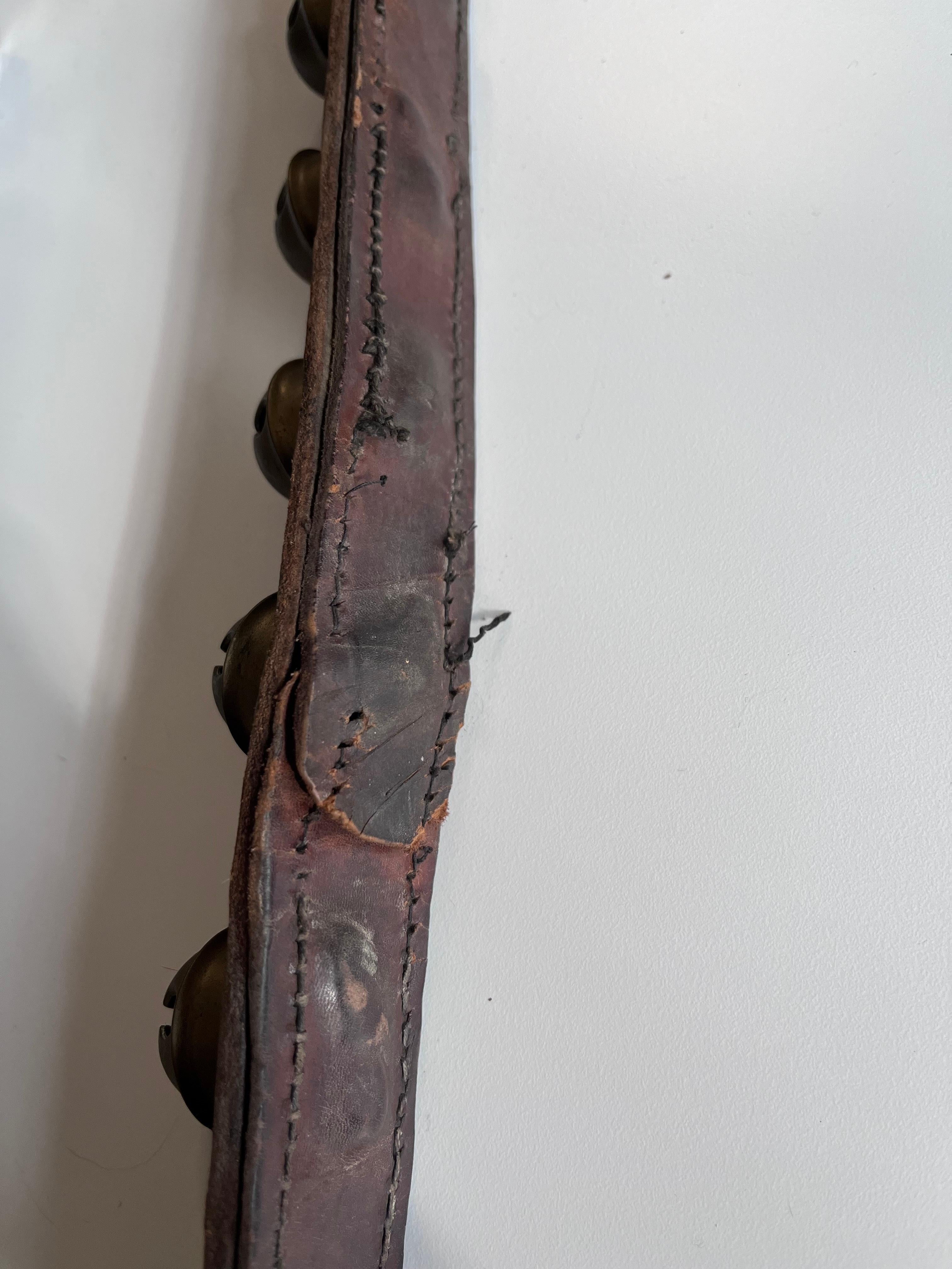 Original 19th C Sleigh Bells - Extra lang - Perfekter Jingle Bells Sound 39 Glocken! im Angebot 9