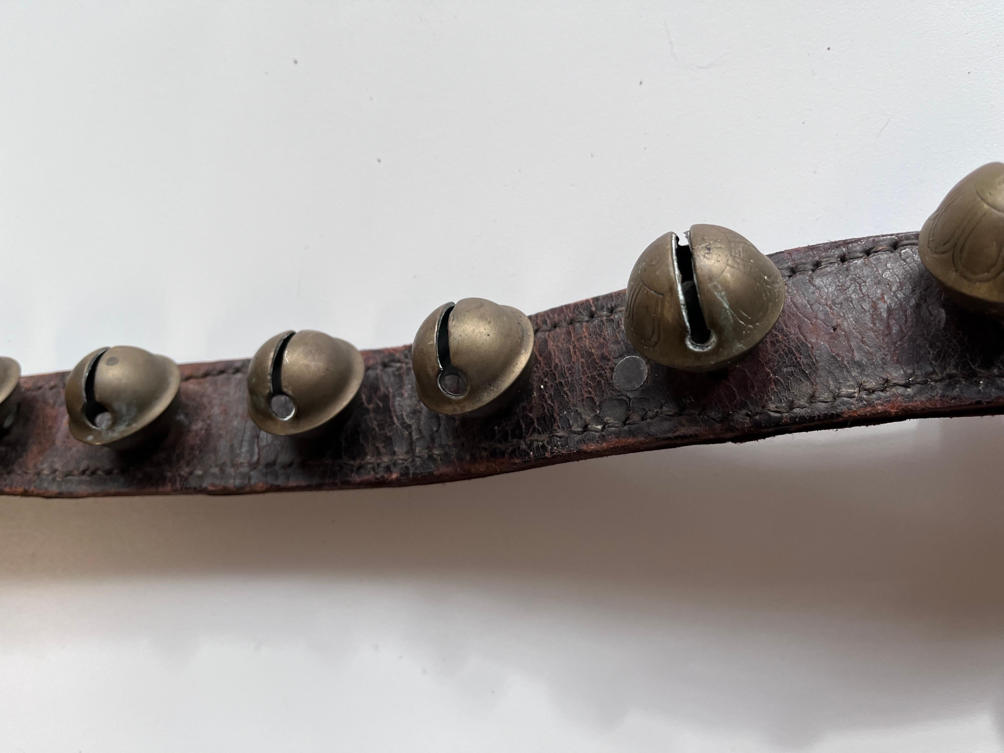 Original 19th C Sleigh Bells - Extra lang - Perfekter Jingle Bells Sound 39 Glocken! im Angebot 11