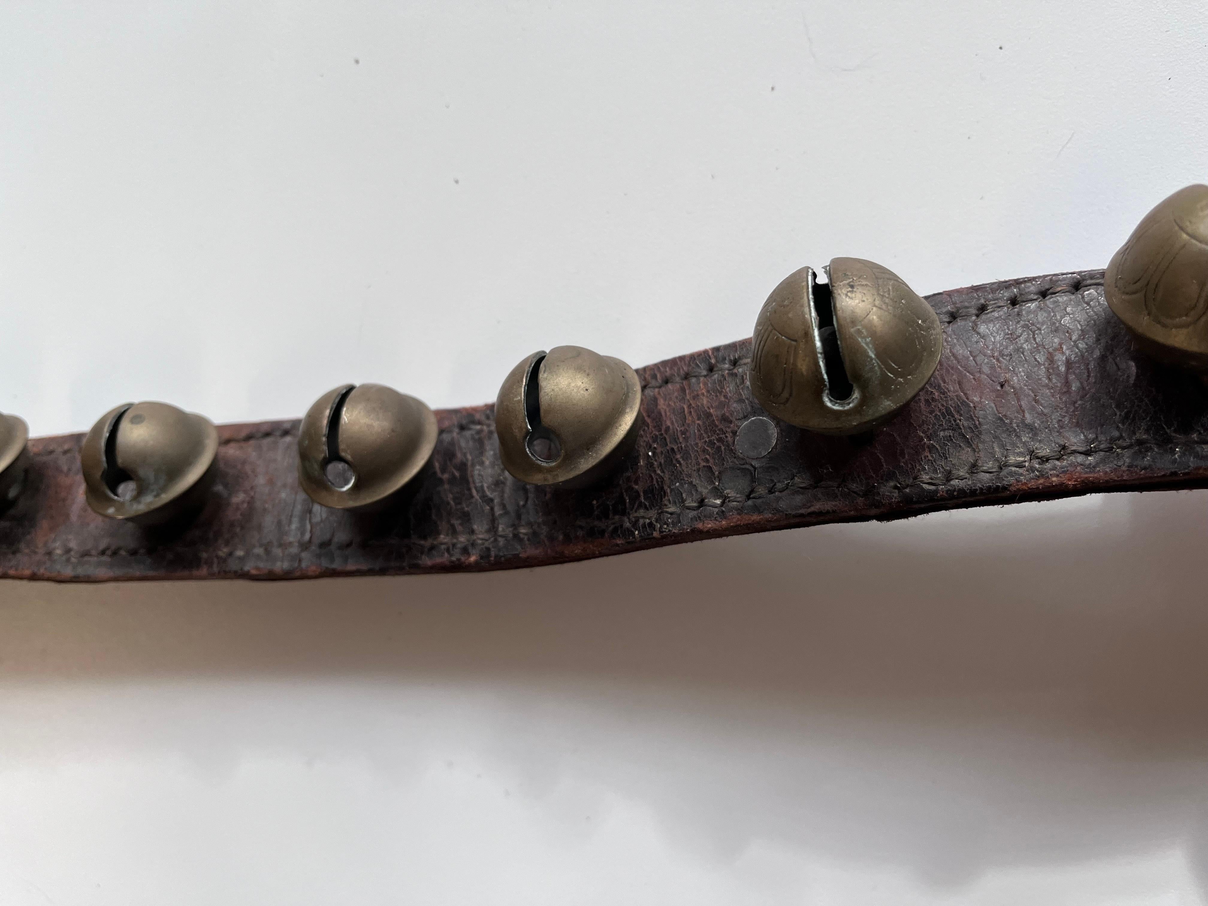 Original 19th C Sleigh Bells - Extra lang - Perfekter Jingle Bells Sound 39 Glocken! im Angebot 12