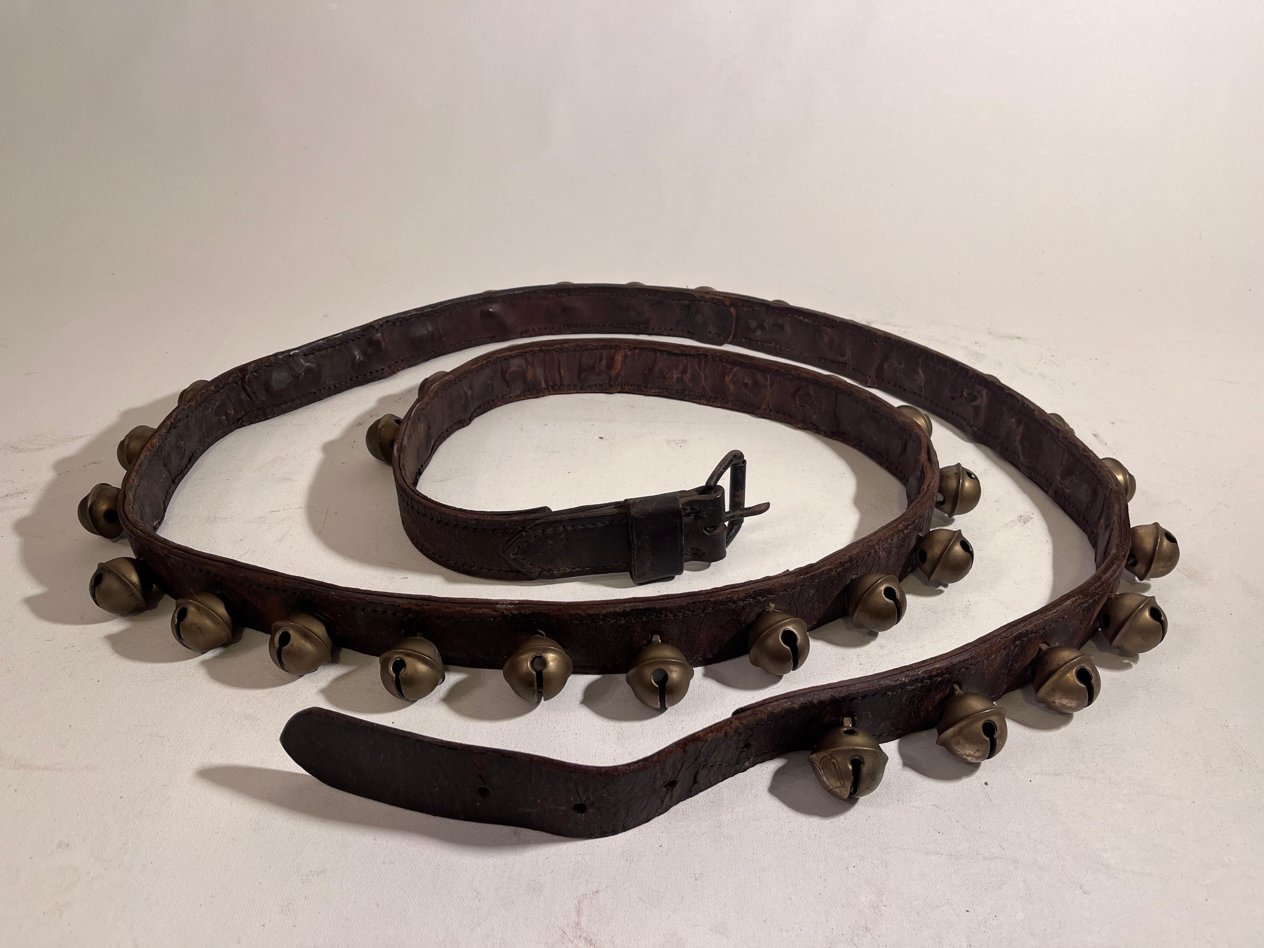 Original 19th C Sleigh Bells - Extra lang - Perfekter Jingle Bells Sound 39 Glocken! (amerikanisch) im Angebot