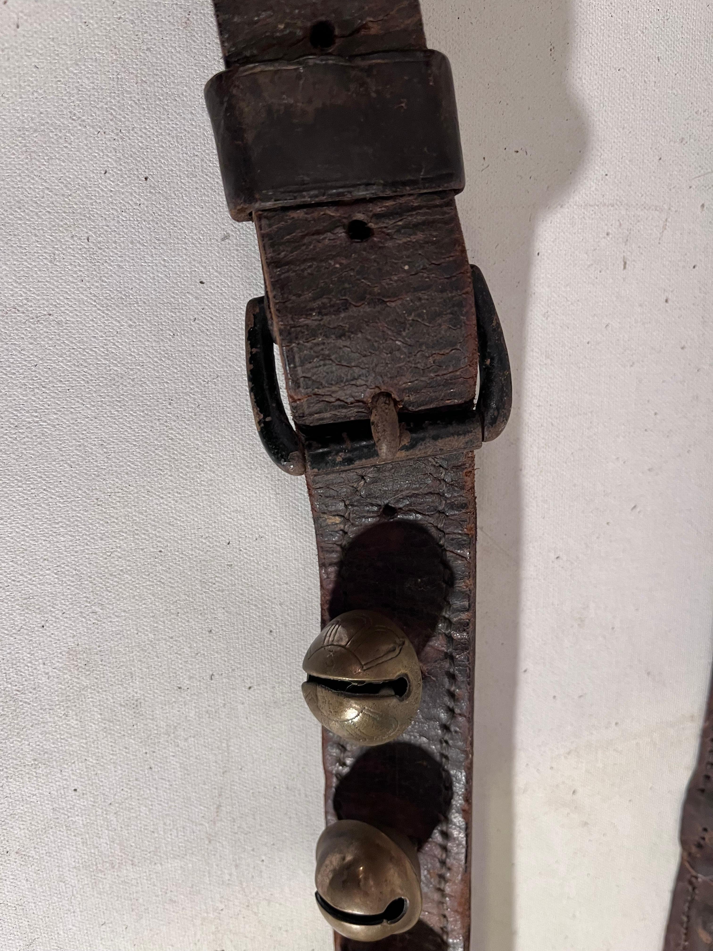 Original 19th C Sleigh Bells - Extra lang - Perfekter Jingle Bells Sound 39 Glocken! (Messing) im Angebot