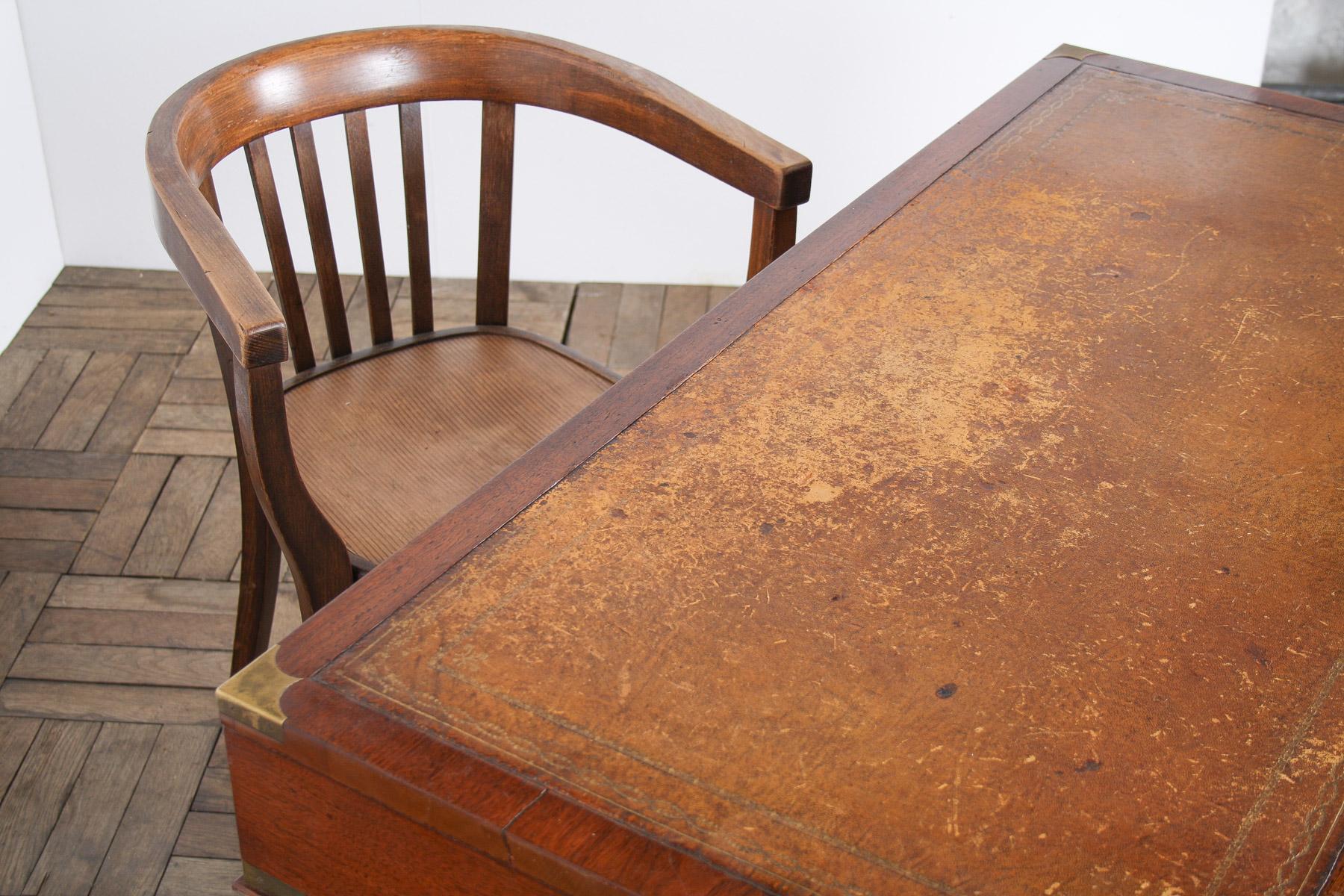 Escritorio de campaña original Antique British del siglo XIX con tapa de cuero en venta 12