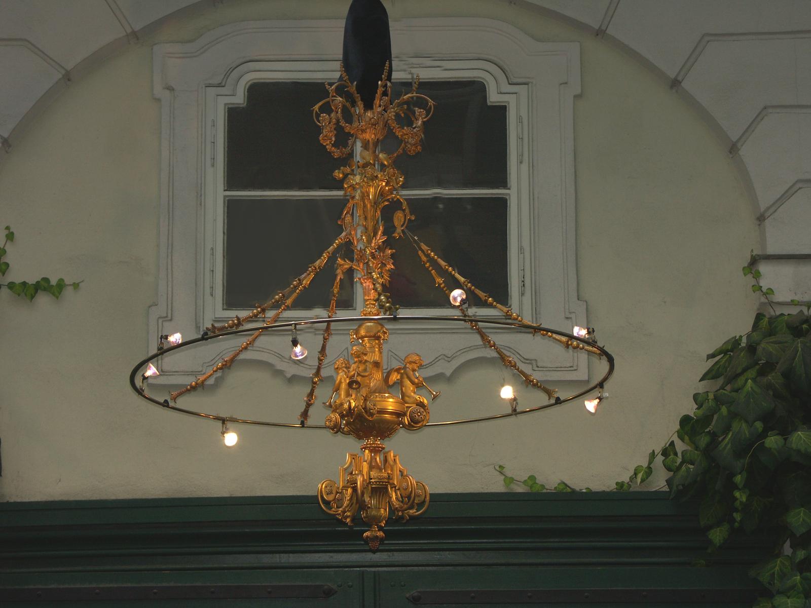 Original Siglo XIX Escultura de Bronce Iluminación Historicismo Araña Barroca Austríaco en venta