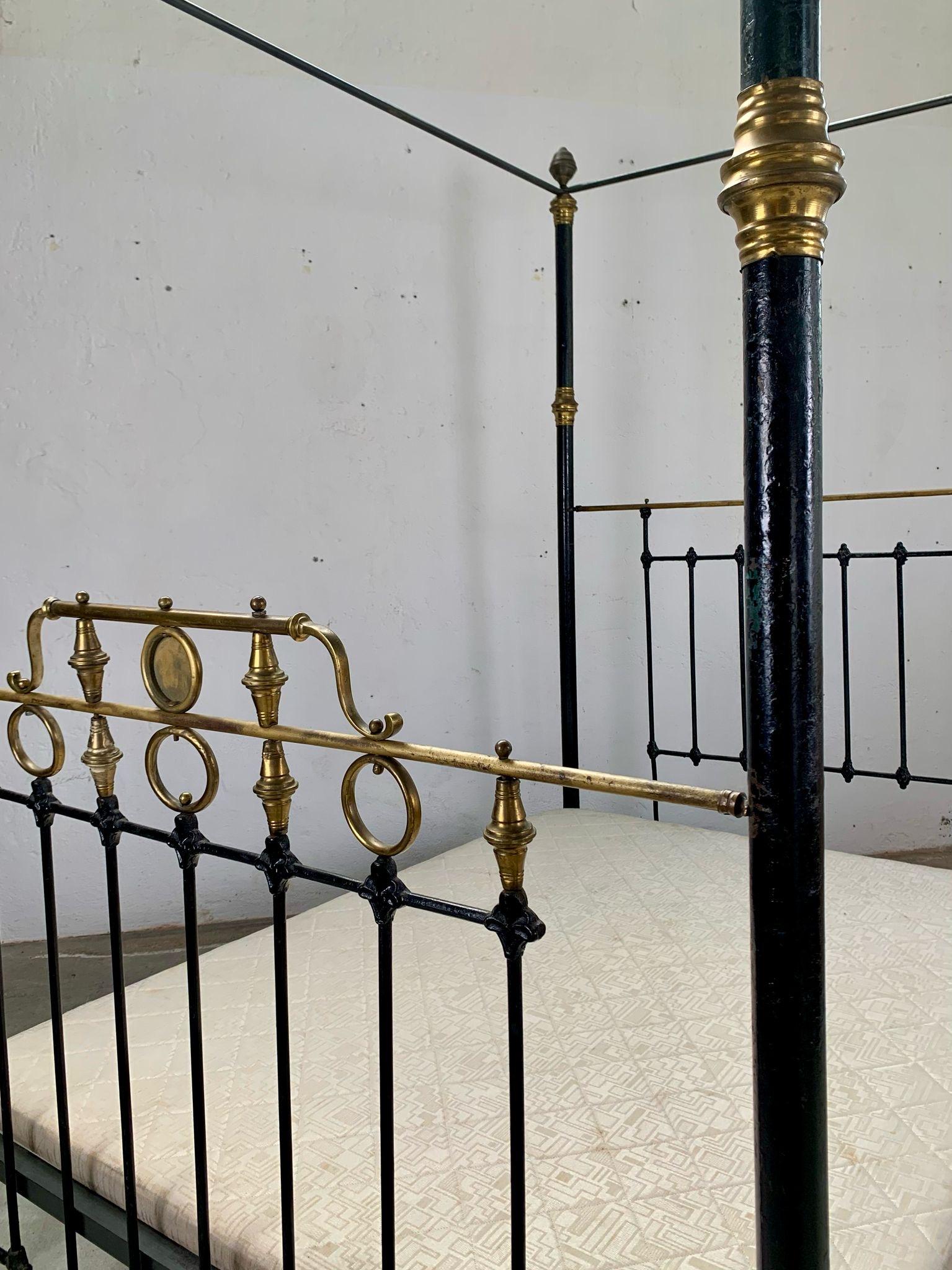 Original 19th-century canopy bed, 19th, Italy For Sale 8