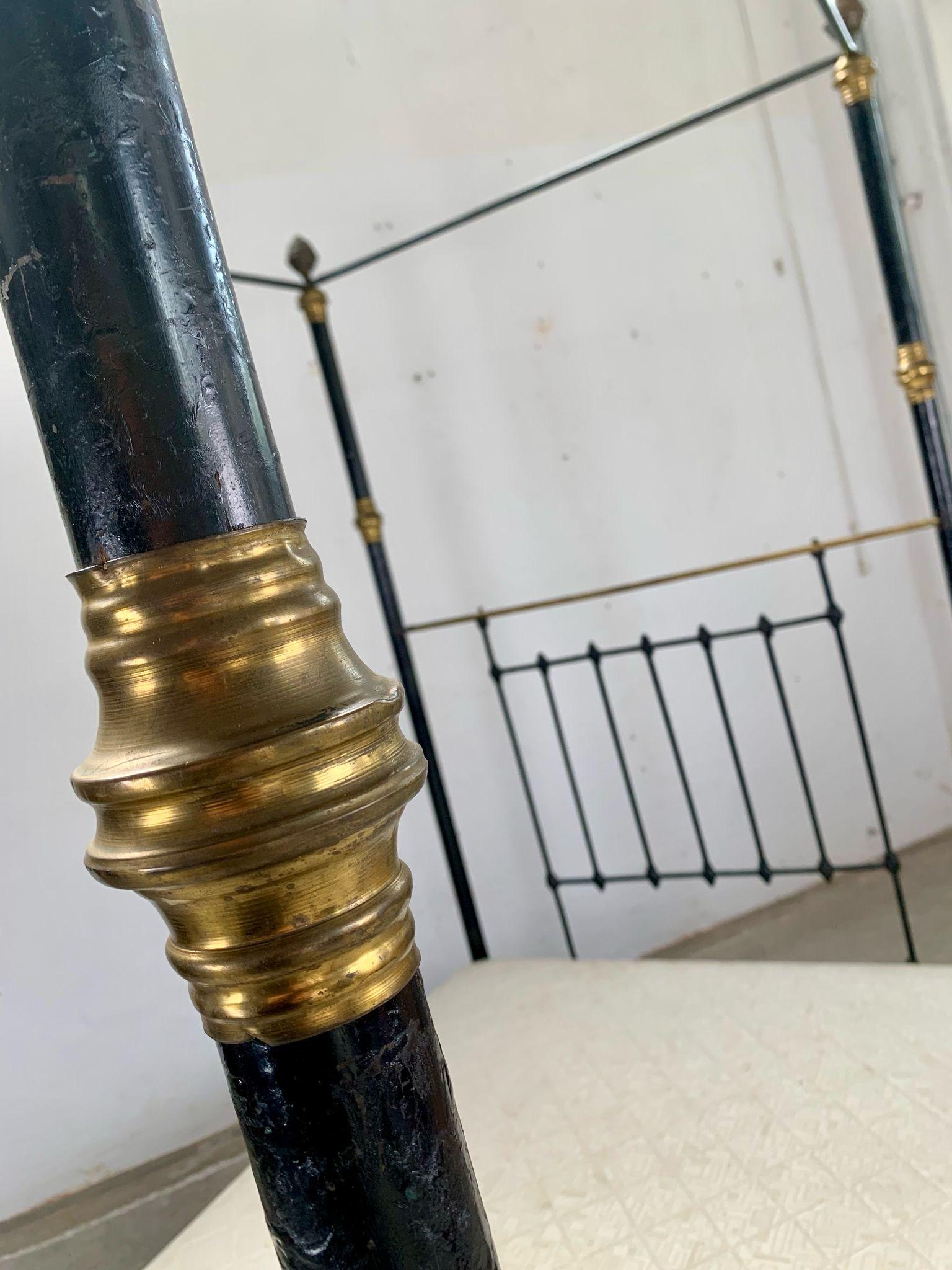 Original 19th-century canopy bed, 19th, Italy For Sale 9