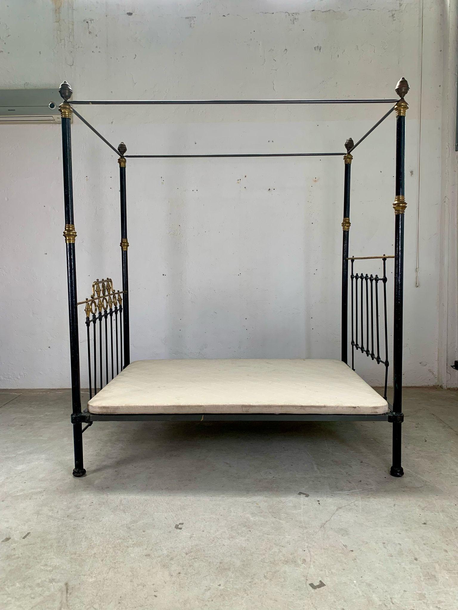 Original 19th-century canopy bed, 19th, Italy

Canopy bed, iron frame with brass decorations and original gilding, 19th century, Italy.
Measurements length 200, width 140, canopy height 237. 
