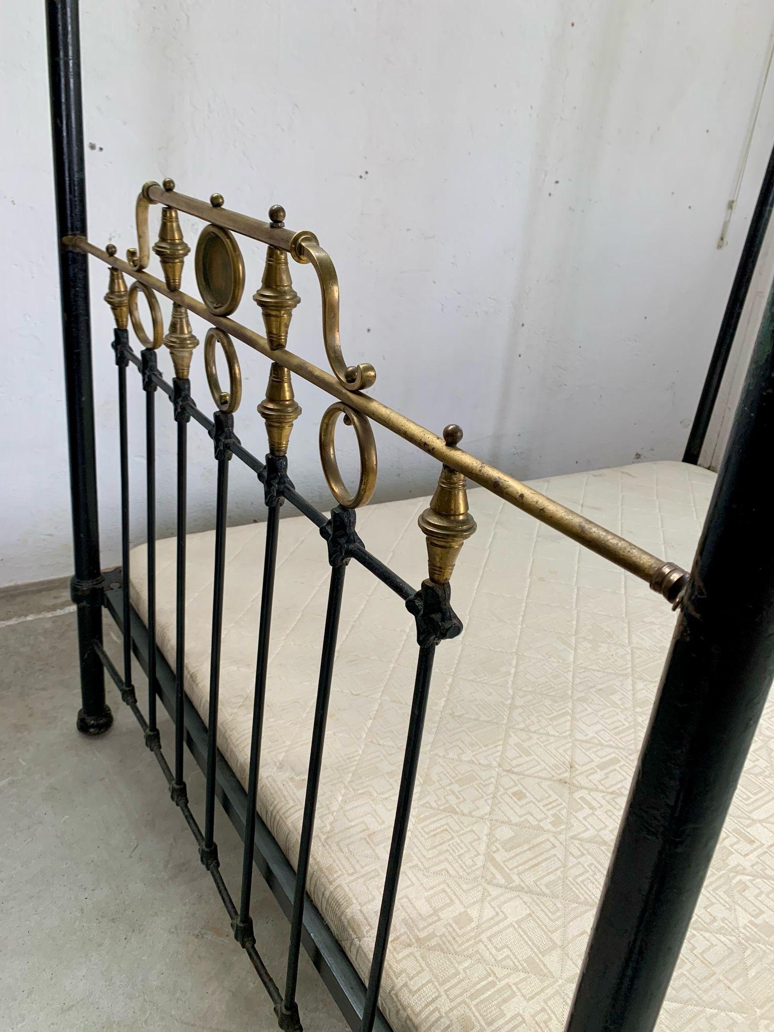 Original 19th-century canopy bed, 19th, Italy For Sale 13