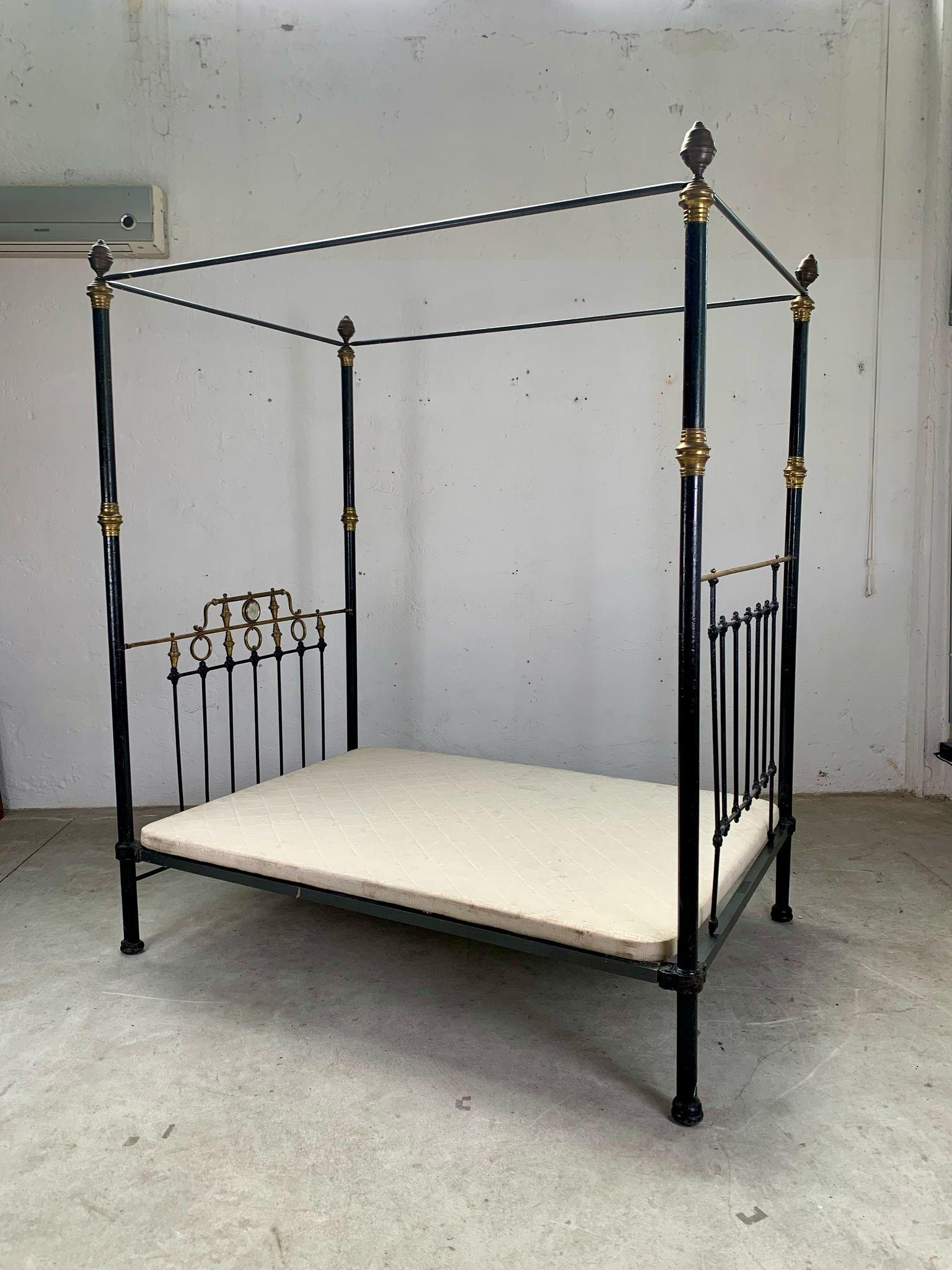 Beaux Arts Original 19th-century canopy bed, 19th, Italy For Sale