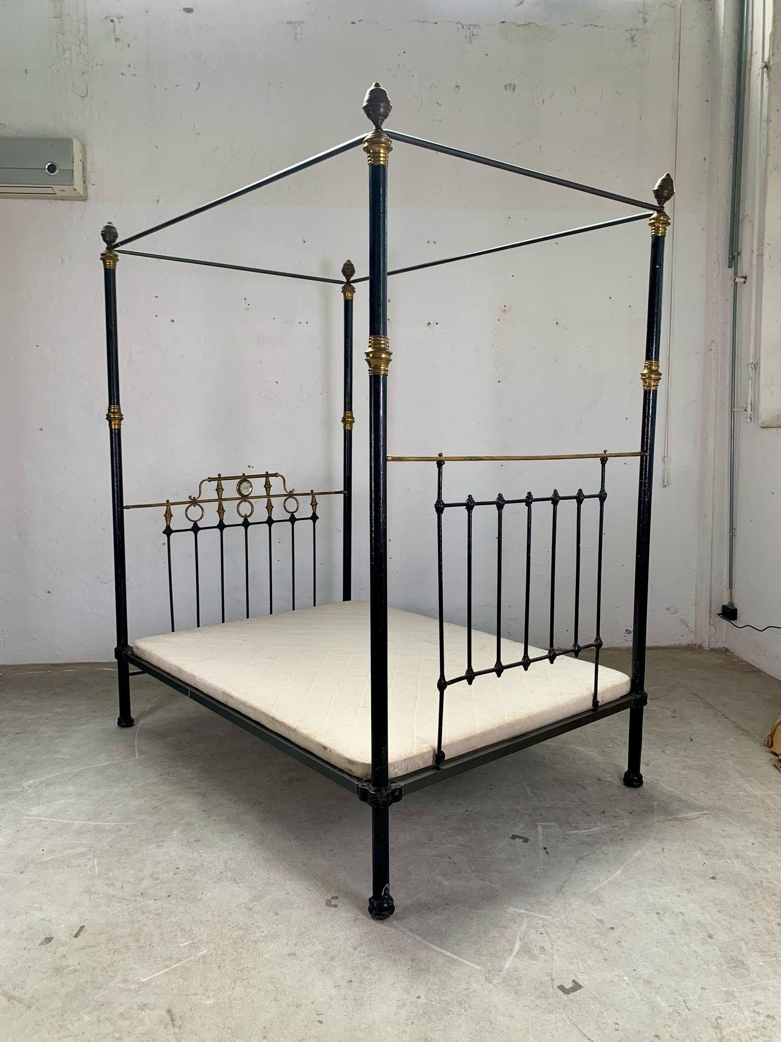 Early 19th Century Original 19th-century canopy bed, 19th, Italy For Sale