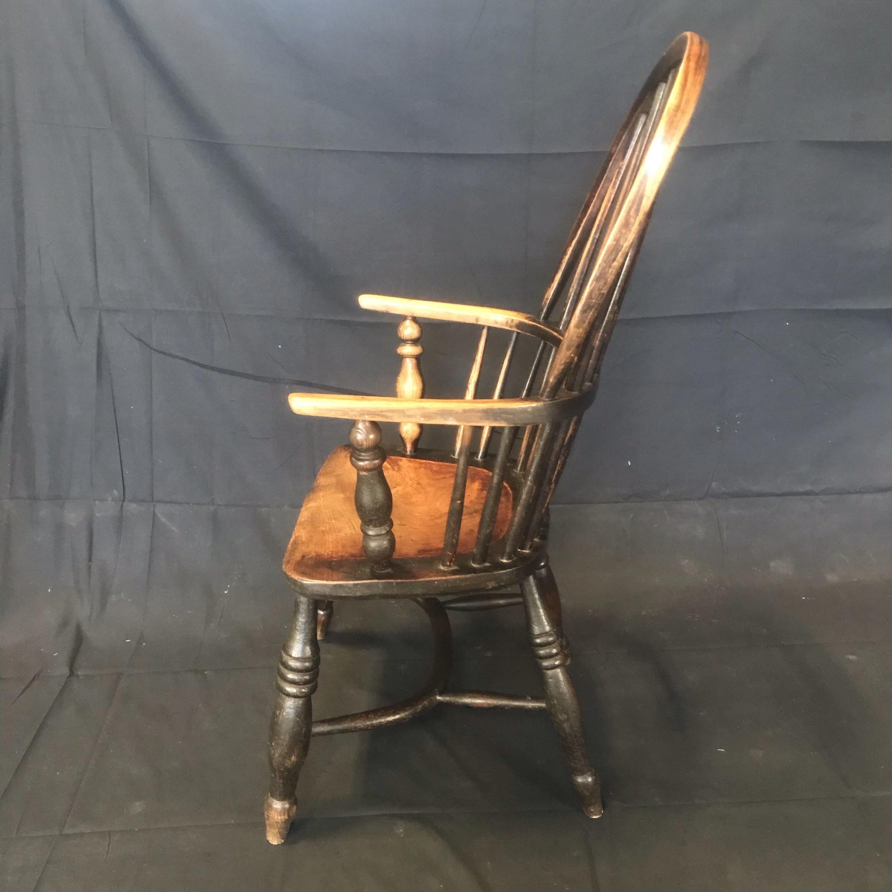 Original 19th Century Oak Classic British Windsor Chair In Excellent Condition In Hopewell, NJ