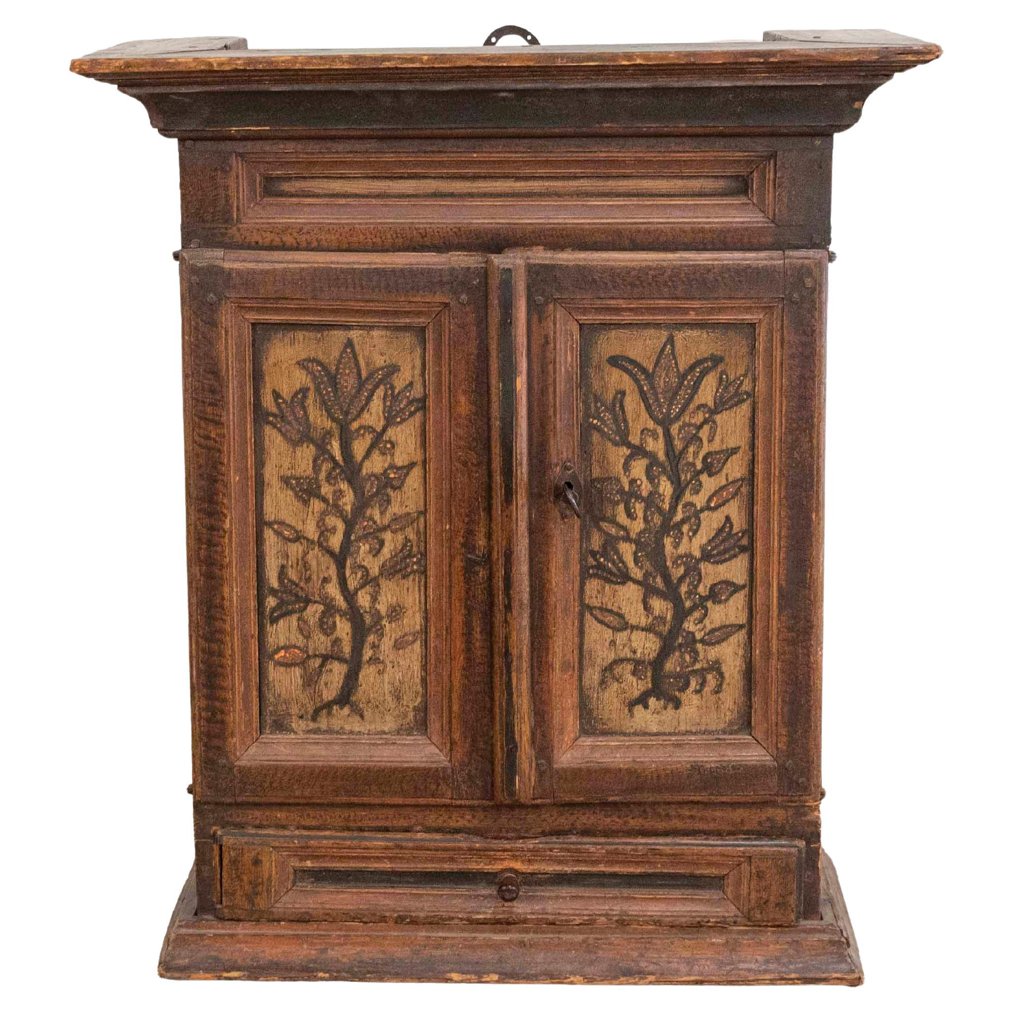 Armadio a muro dipinto originale del XIX secolo con due ante e un cassetto in vendita