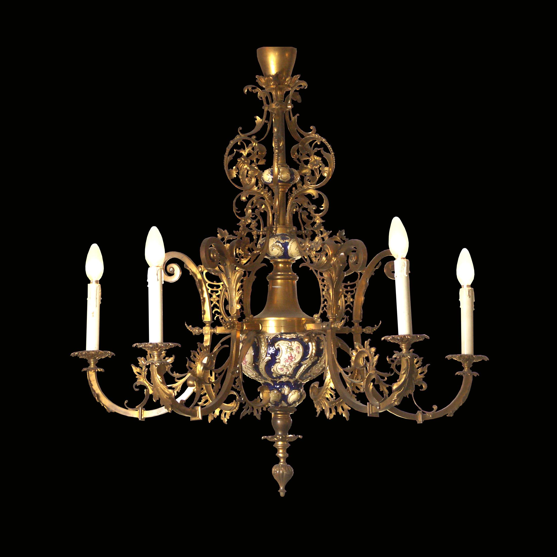 End of 19th century rich decorated brass-frame, baluster-like stem with glazed ceramic nice patina
Suitable for the US.