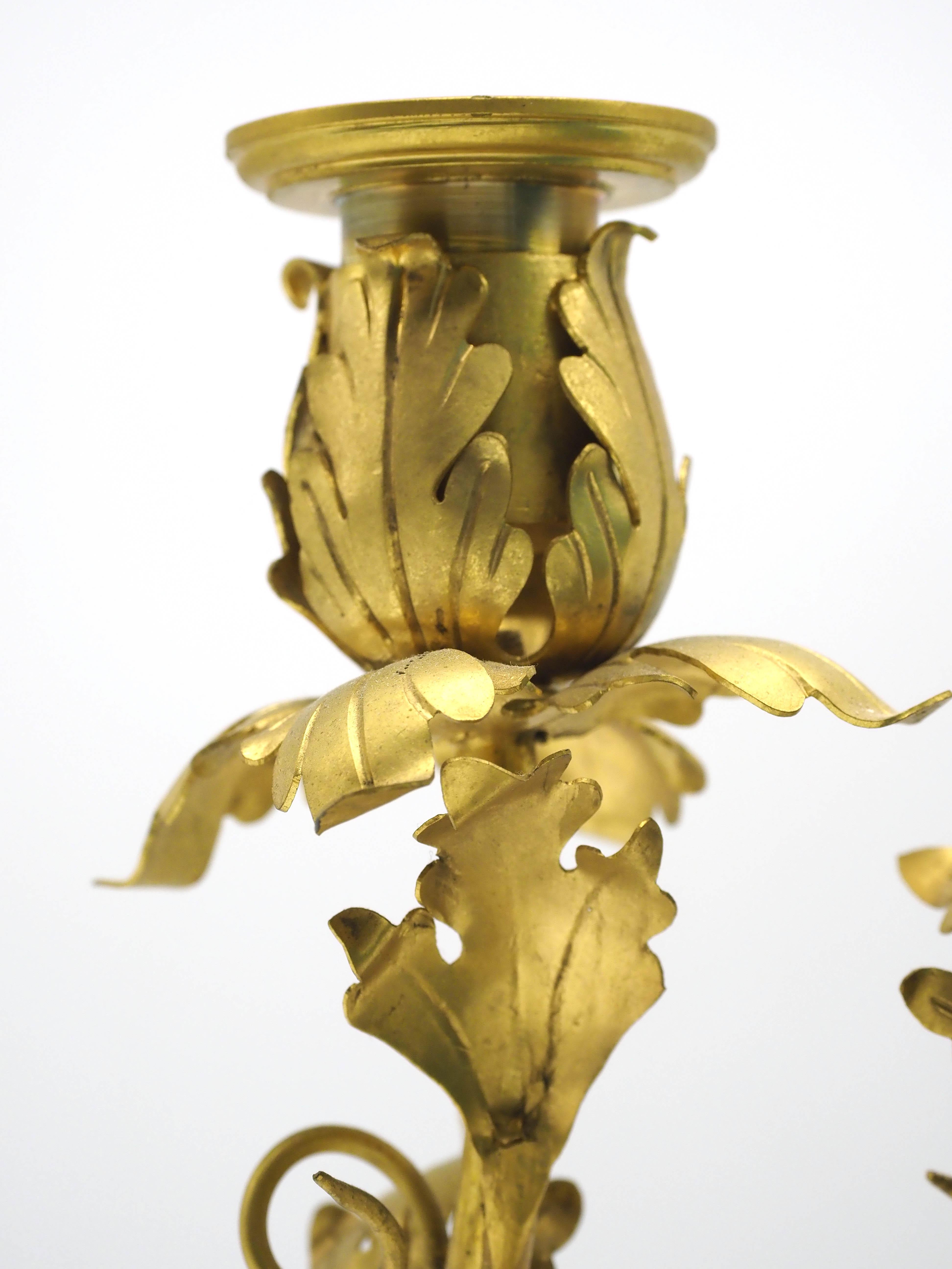 Original 20th-Century Chinese Chandelier in Gilded Bronze and Blue Porcelain 2