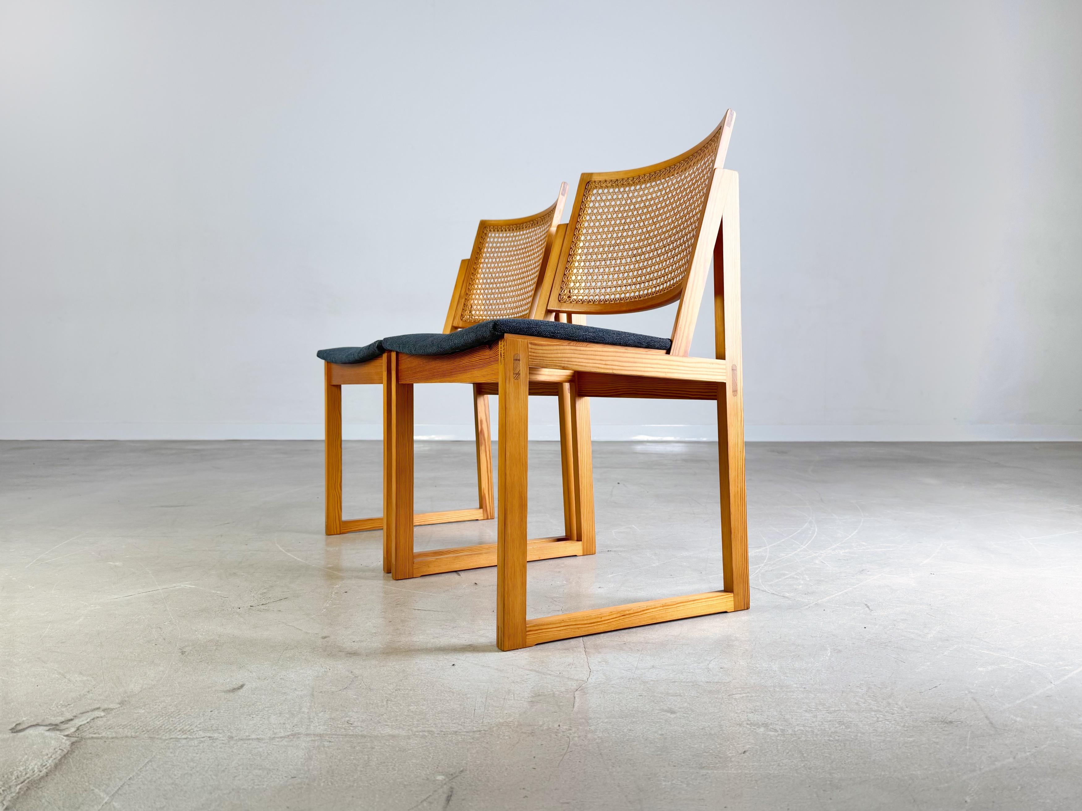 Original 2er Satz Kai Lyngfeldt Larsen Stuhl Midcentury Søborg 526 im Zustand „Gut“ im Angebot in Berlin, DE