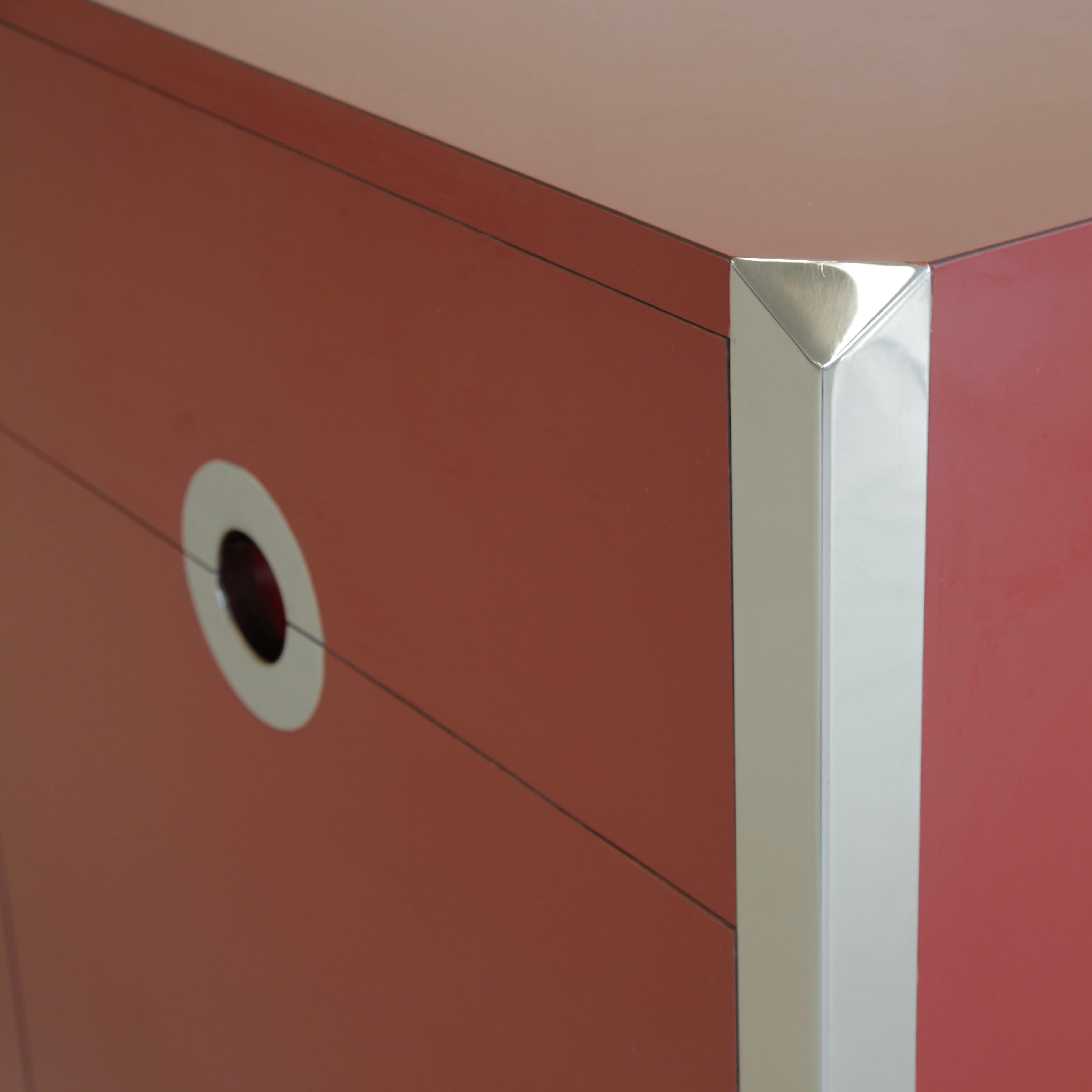 Aparador original de 3 puertas con superficie laminada roja de Willy RIZZO, Sabot 1972 Moderno en venta