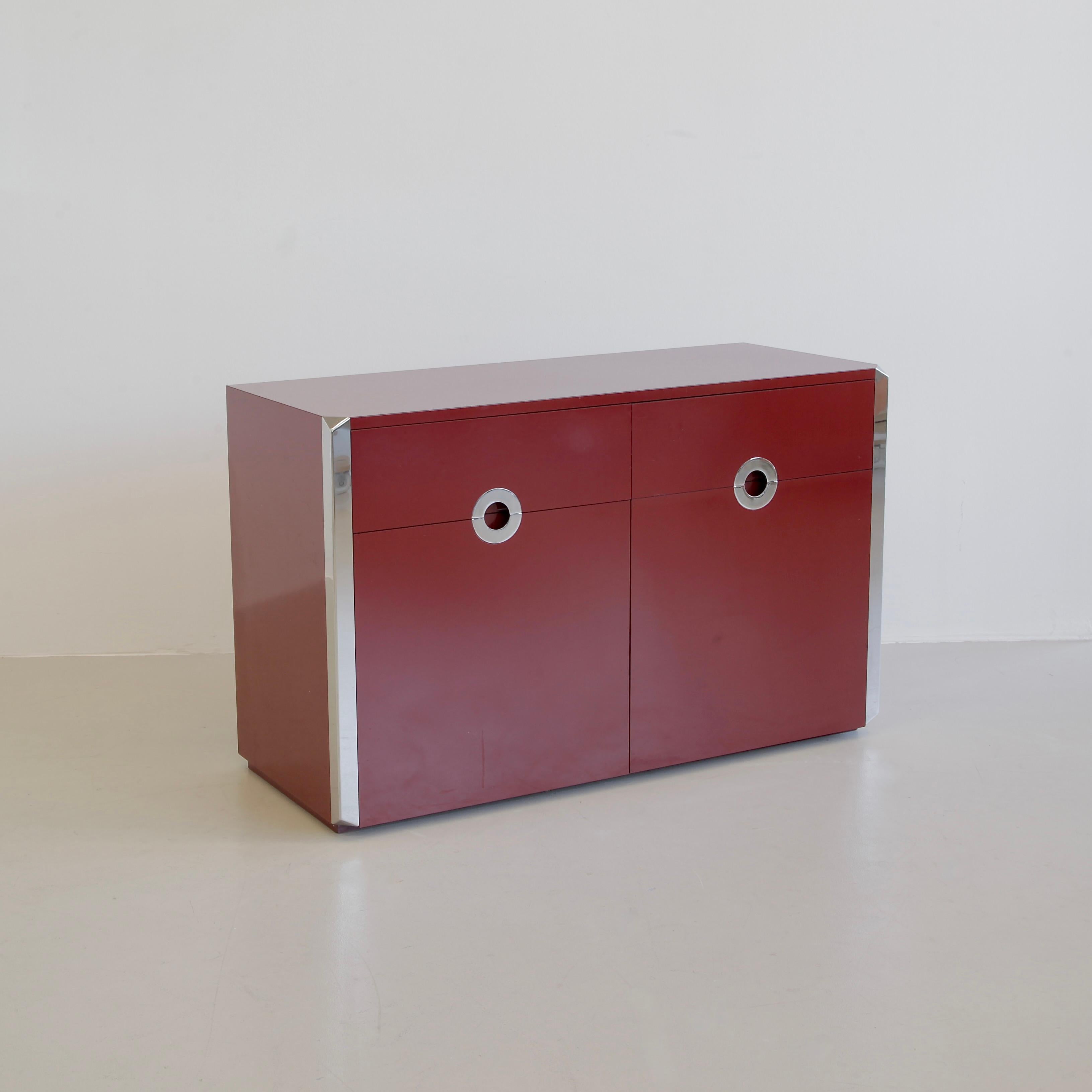 Aparador original de 3 puertas con superficie laminada roja de Willy RIZZO, Sabot 1972 Italiano en venta